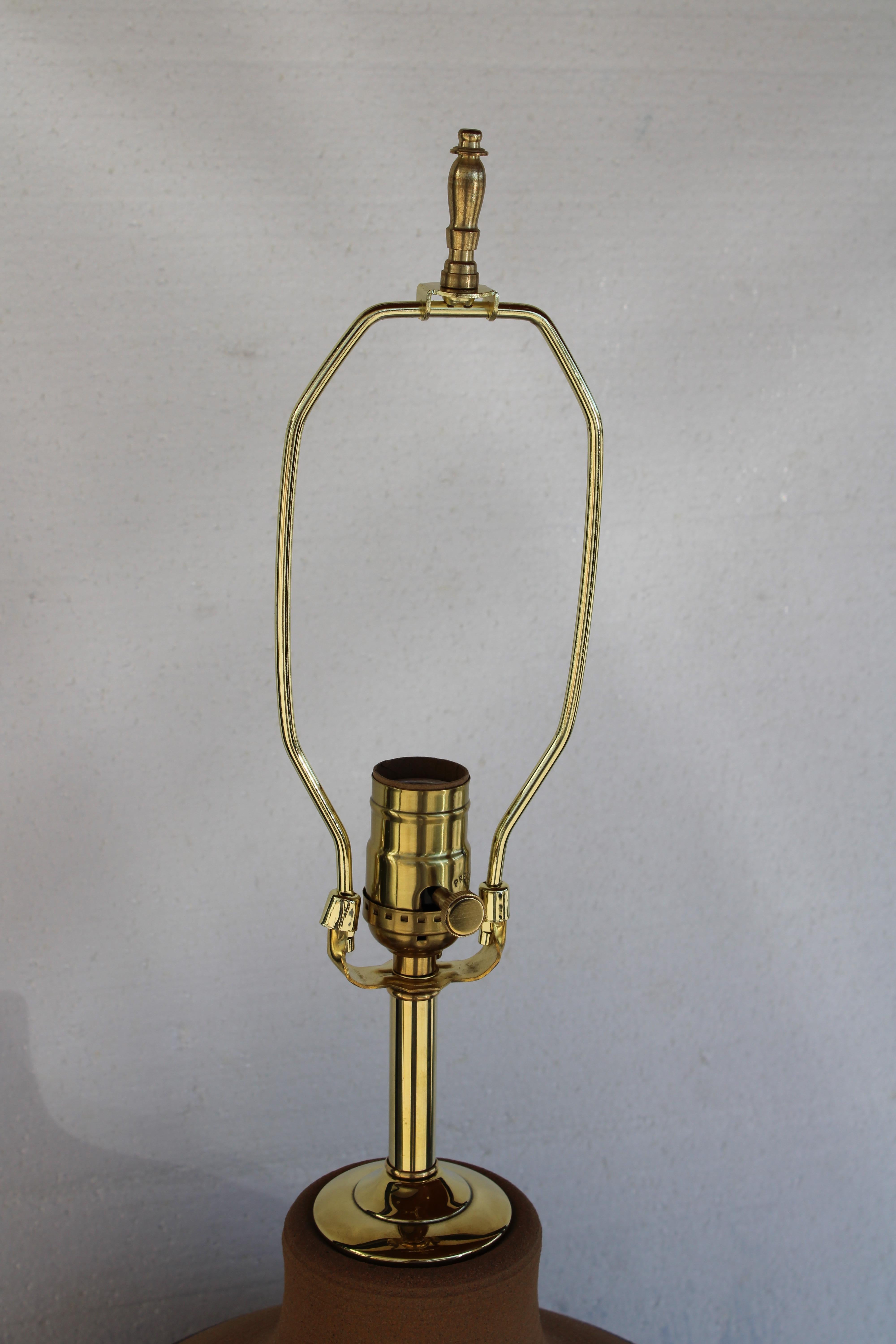 Lámpara de sobremesa de cerámica de Larry y Terry Brown (1 de 3) Moderno de mediados de siglo en venta