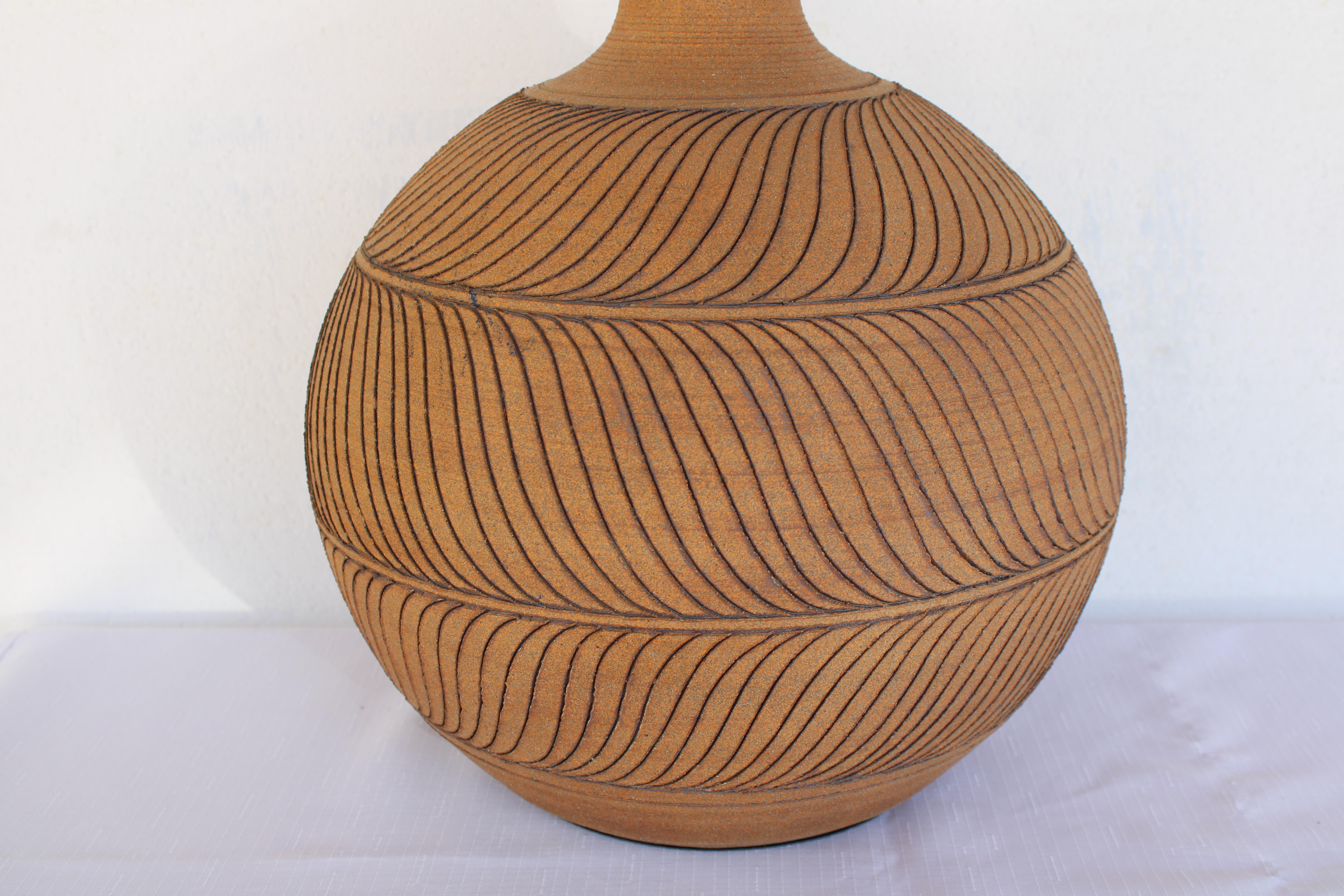 Lámpara de sobremesa de cerámica de Larry y Terry Brown (2 de 3) en Bueno estado para la venta en Palm Springs, CA