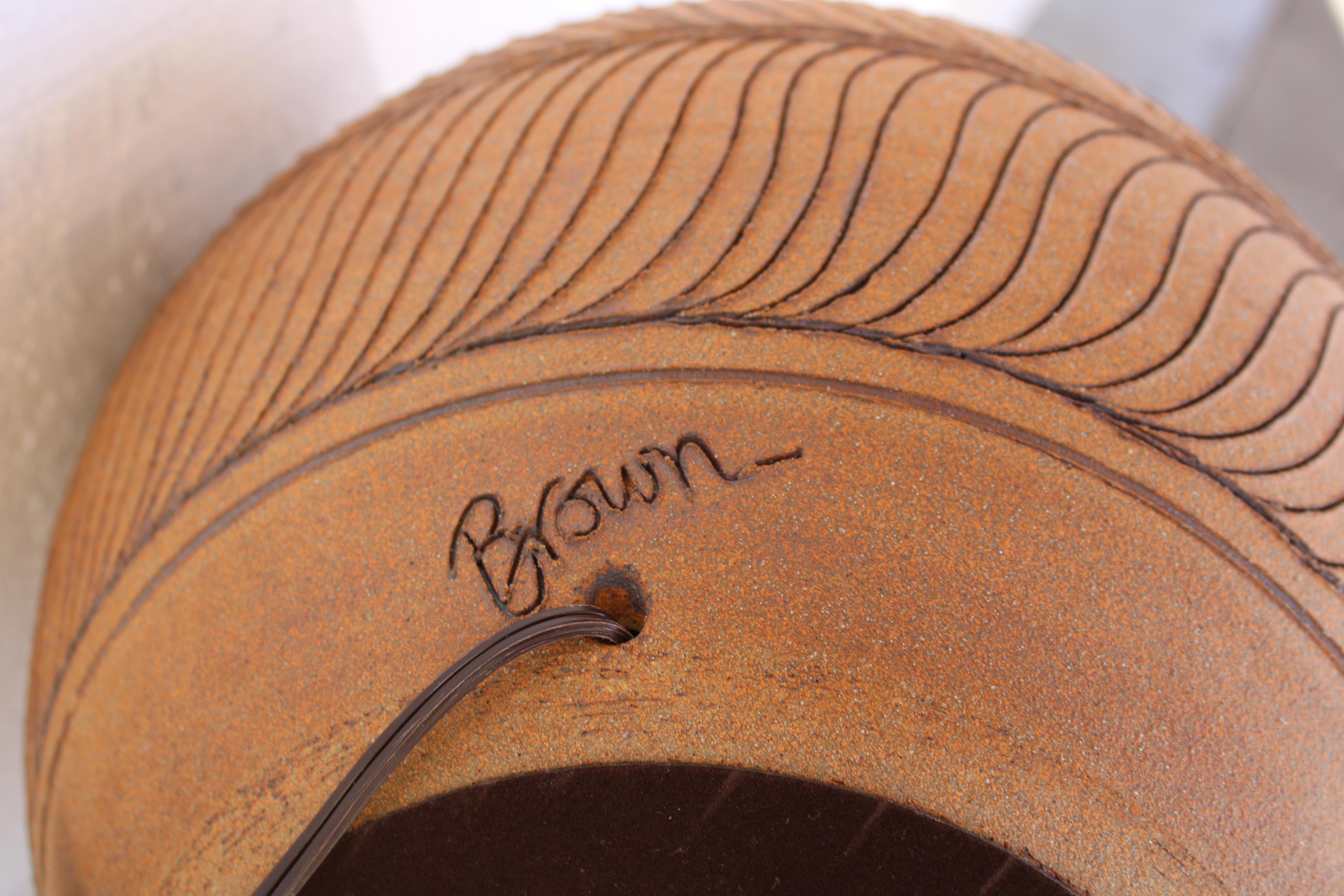 Lámpara de sobremesa de cerámica de Larry y Terry Brown (2 de 3) finales del siglo XX en venta