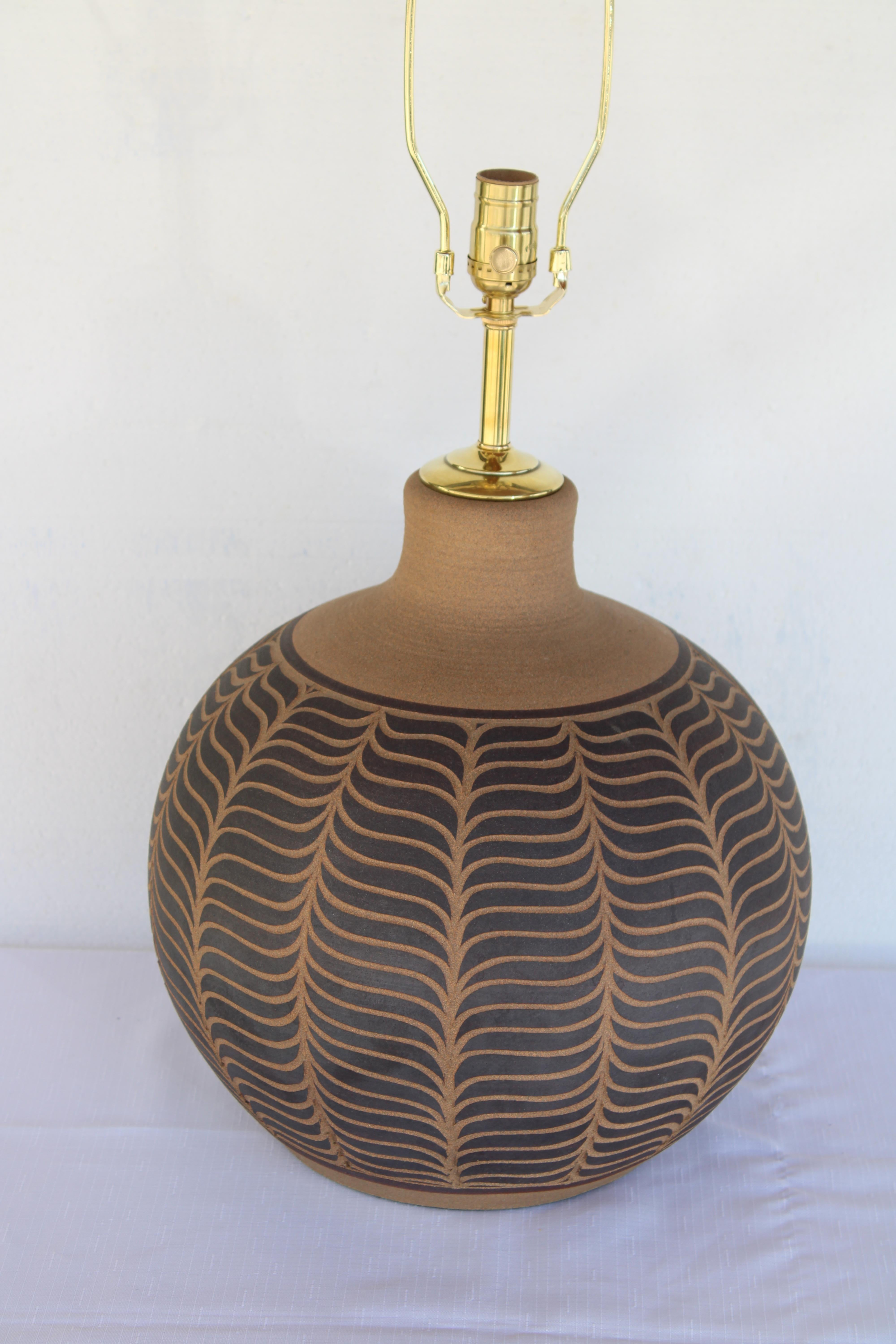 Mid-Century Modern Lampe de table en céramique par Larry et Terry Brown (3 de 3) en vente