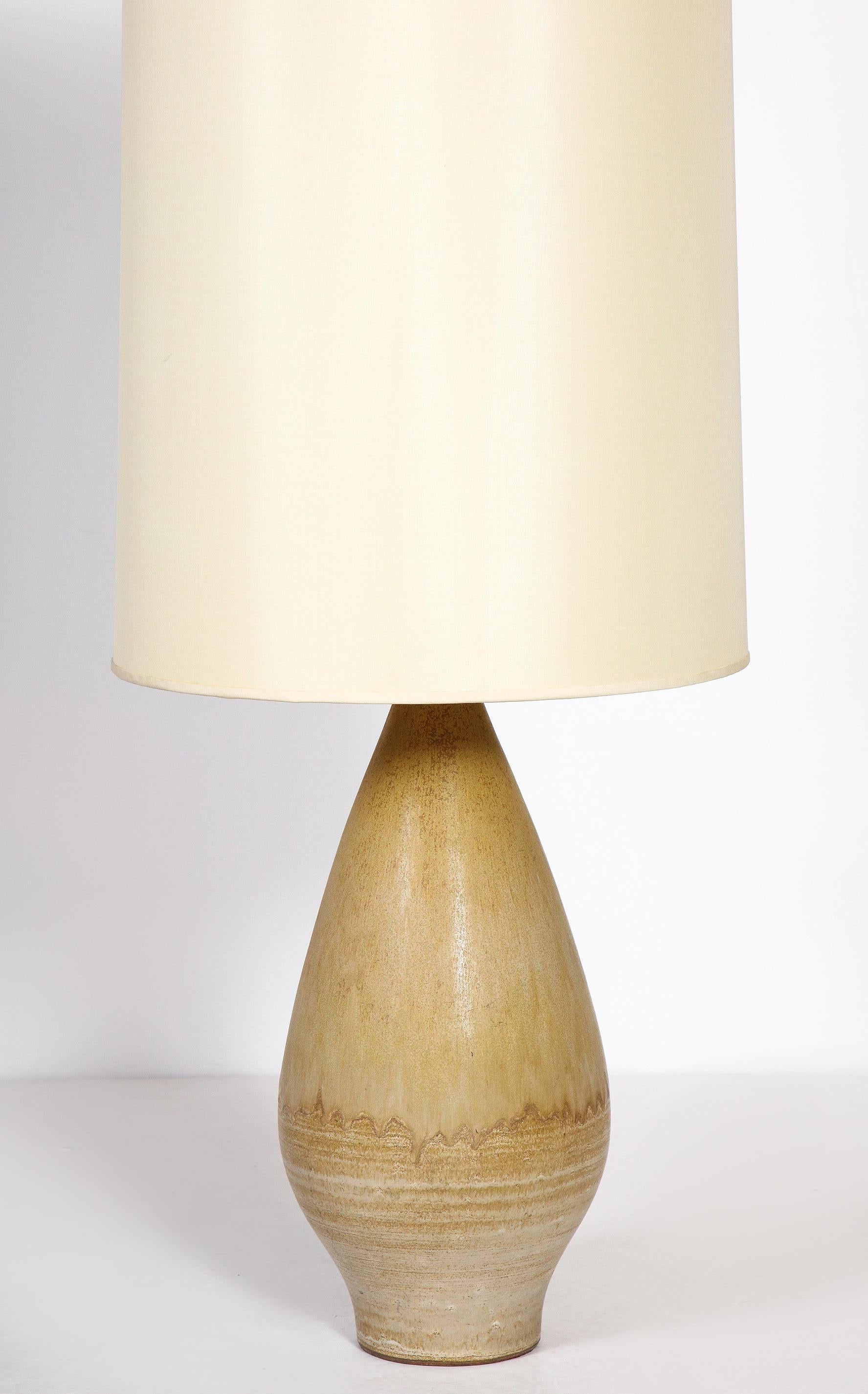 Lee Rosen for Design Technics ceramic lamp hand made in natural tones.
Signed on back with DT signature 


Measures: Height with shade shown 48