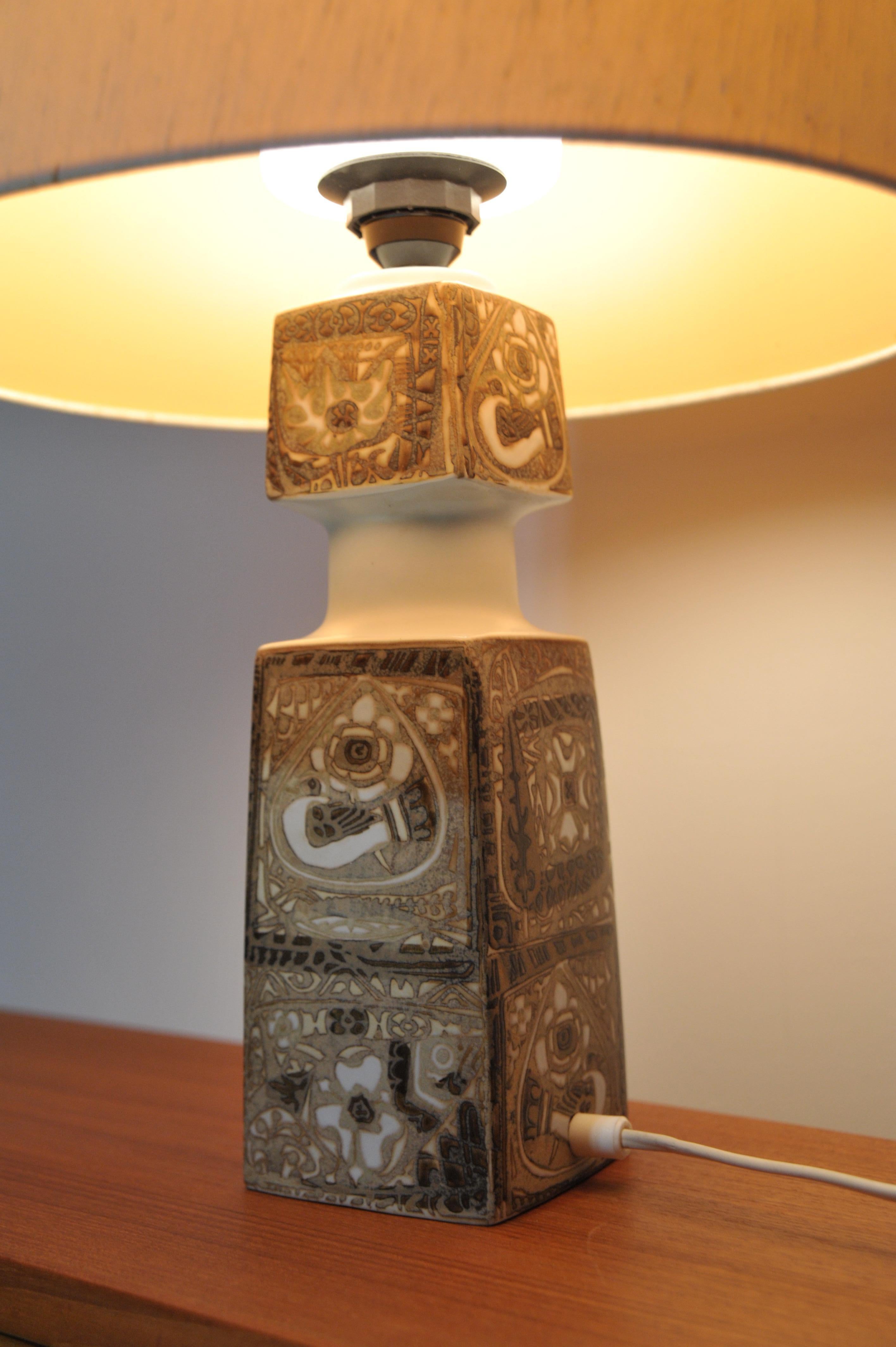Nils Thorsson
Ceramic Table Lamp
1970's

Hand-painted ceramic base with a beige fabric shade.

Produced by Royal Copenhagen in Denmark.

Very good condition.

Height: 50 cm
Diameter: 35 cm


