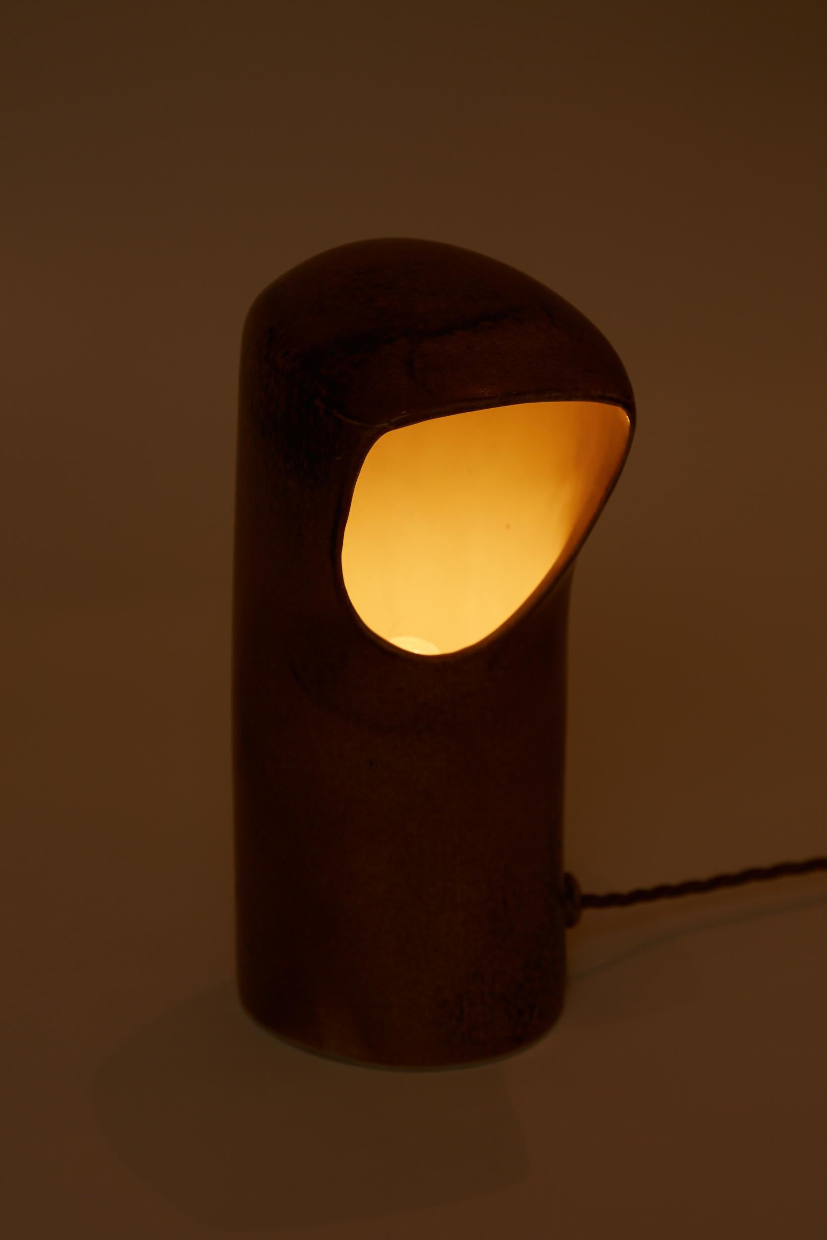 Mid-Century Modern Lampe de table en céramique de Pierre Lbe