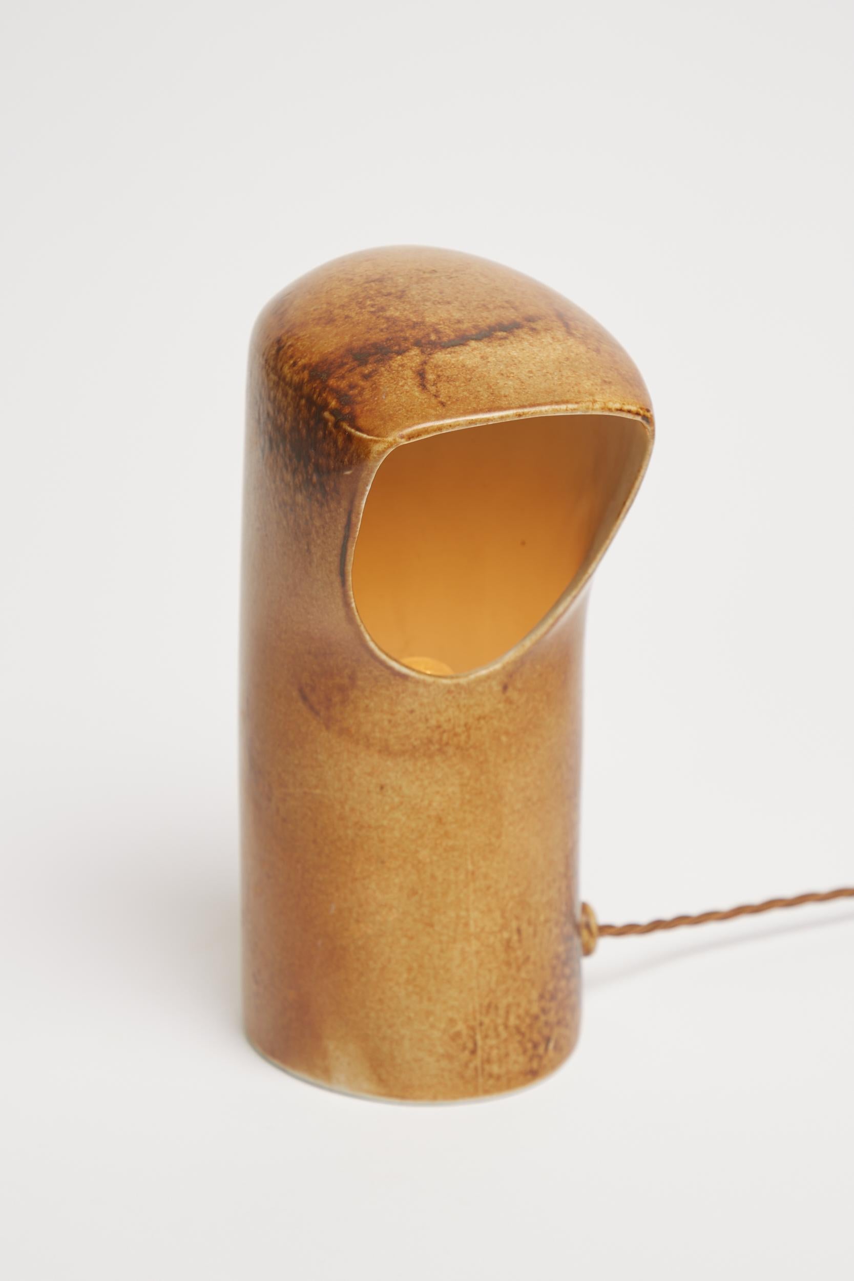 Français Lampe de table en céramique de Pierre Lbe