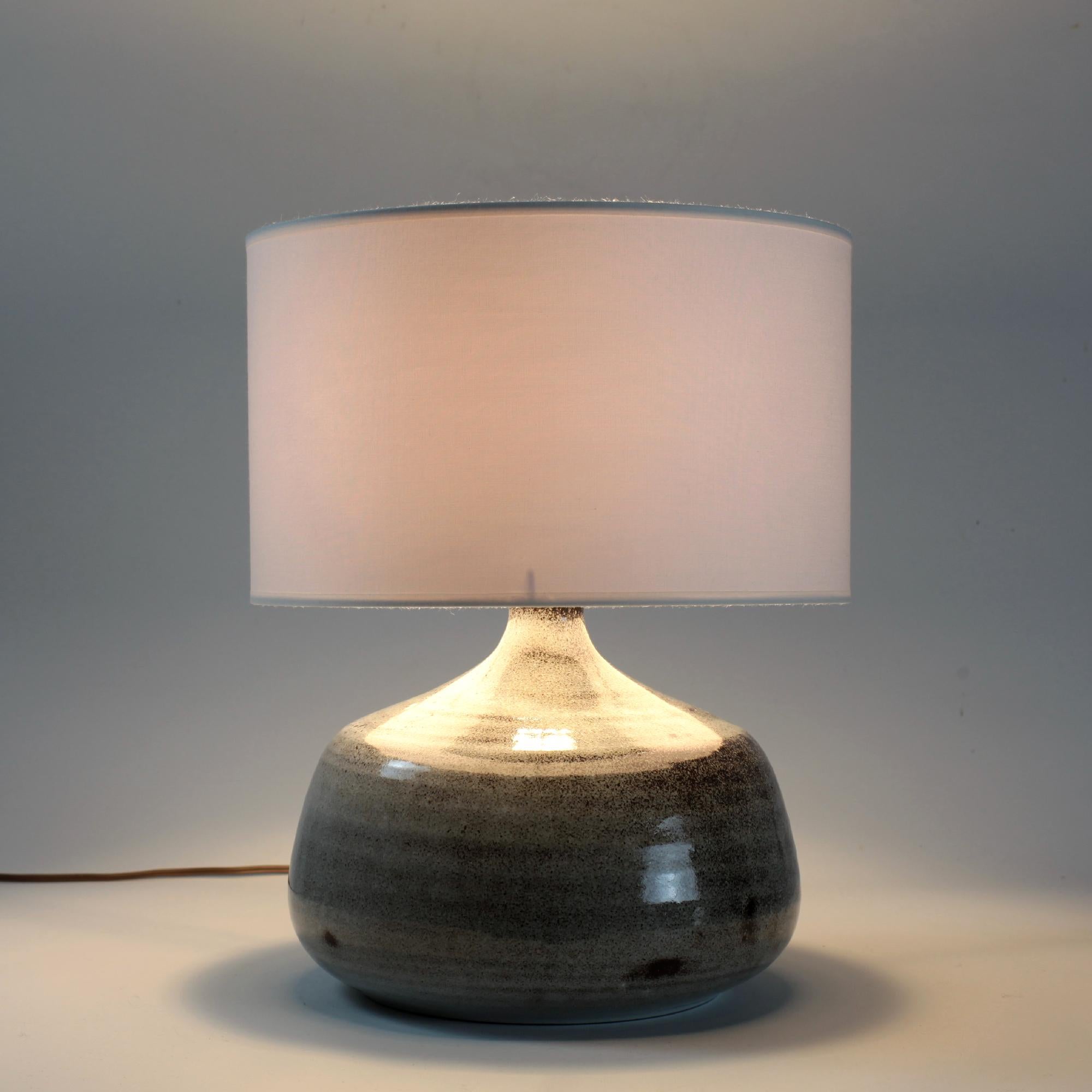 Beautiful speckled grey glazed ceramic table lamp by Poterie du Var, France, 1960s. Very nice shape.
B22 bulb
Signed under base
Lampshade not included