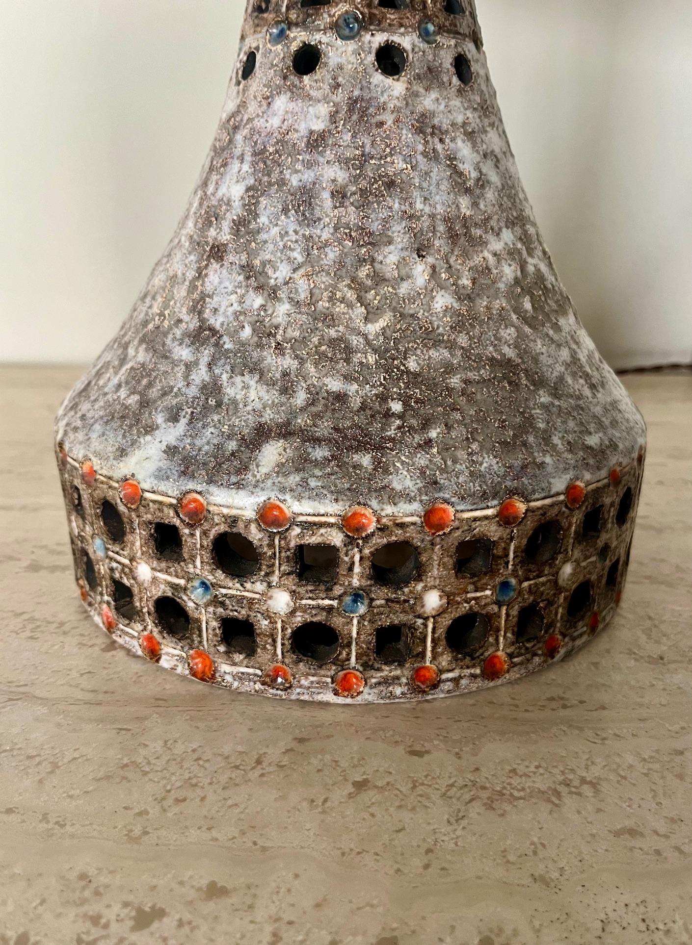 Ceramic table lamp by Raphaël Giarrusso, Circa 1965 In Excellent Condition For Sale In Paris, Ile-de-France