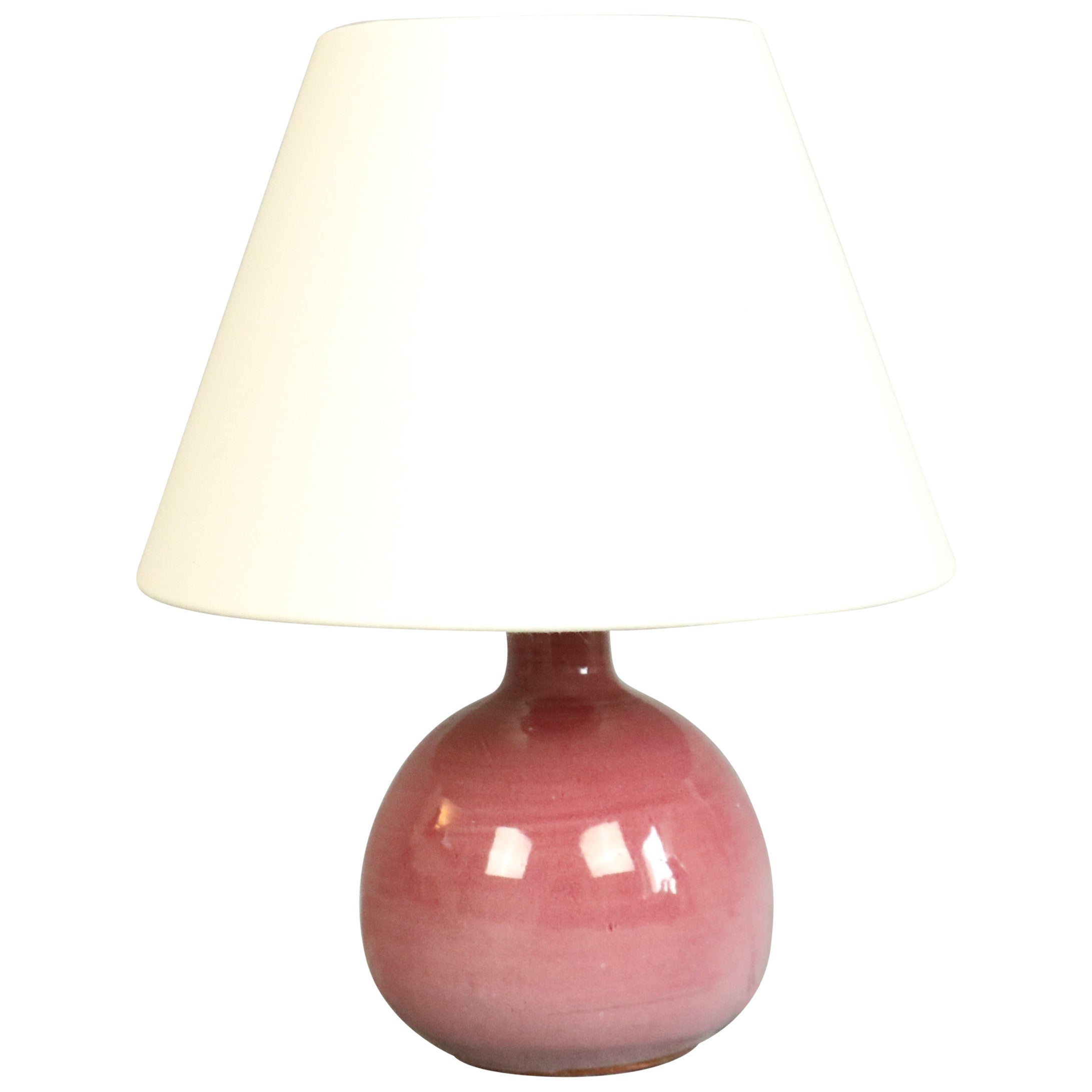 How does a table lamp work?