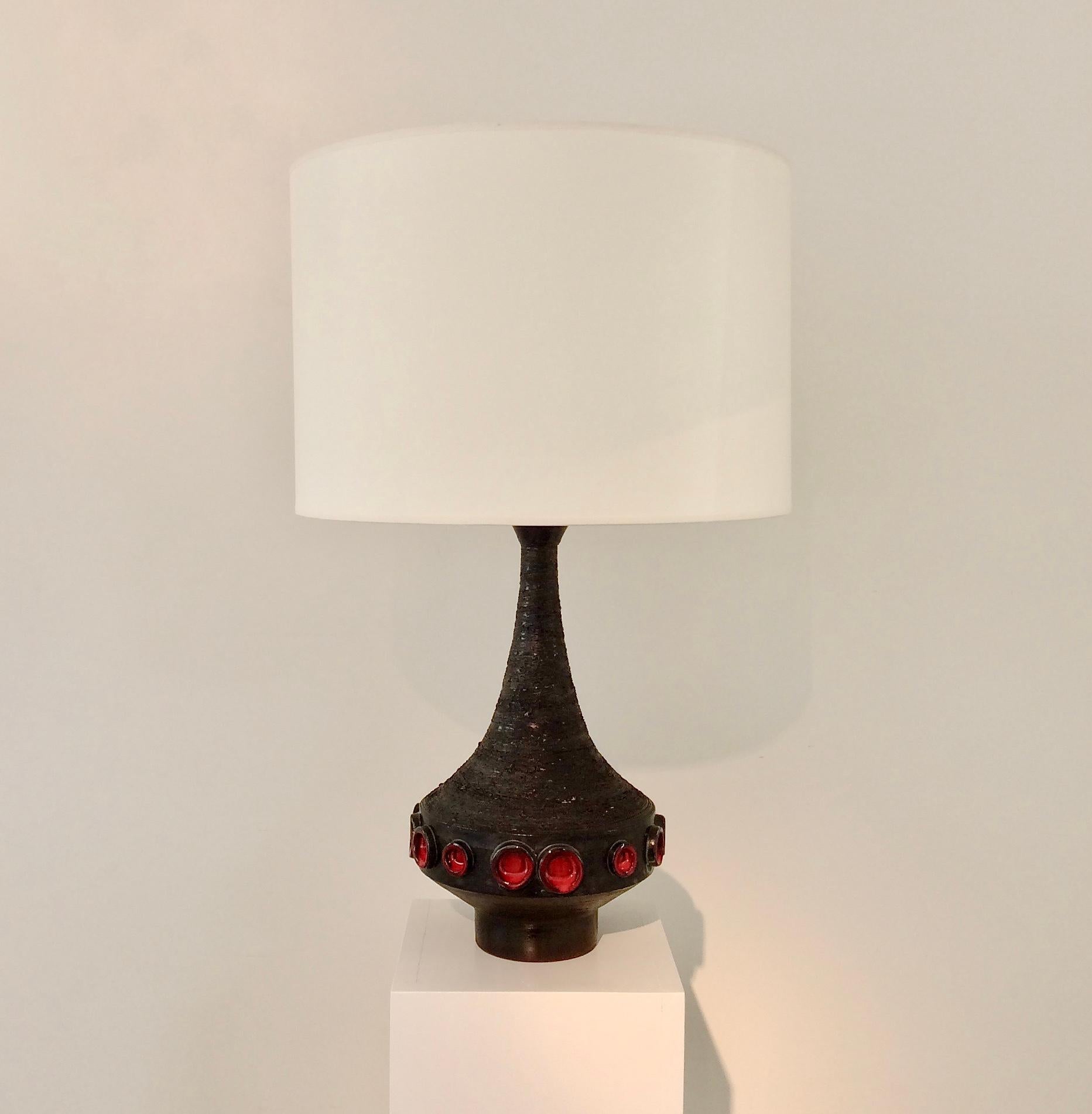 Black and red ceramic table lamp by Rogier Vandeweghe for 