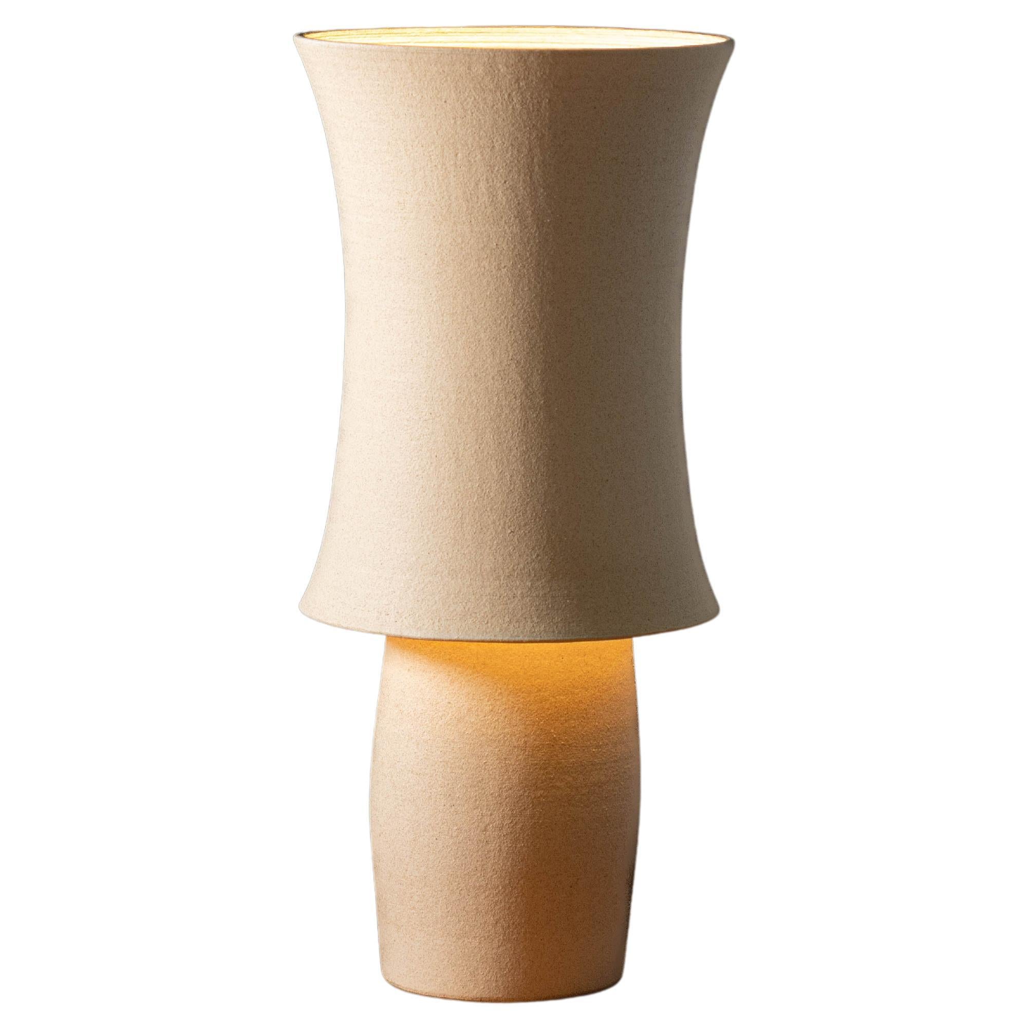 Lampe de table incurvée n°1 faite par un artiste en vente