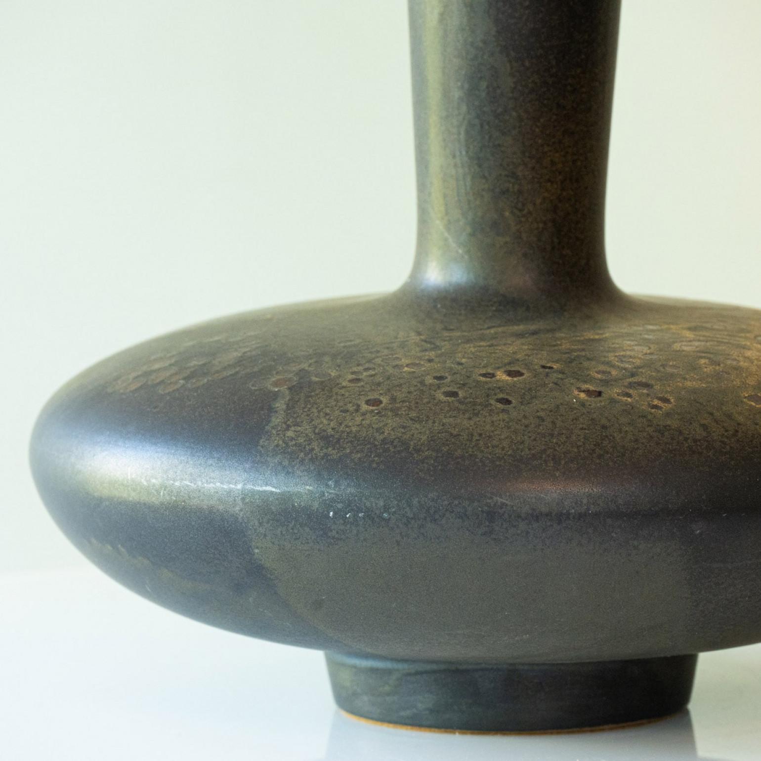 Ceramic Table Lamp Dark Brown, New Silk Lampshade by R. Houben In Good Condition For Sale In Rijssen, NL