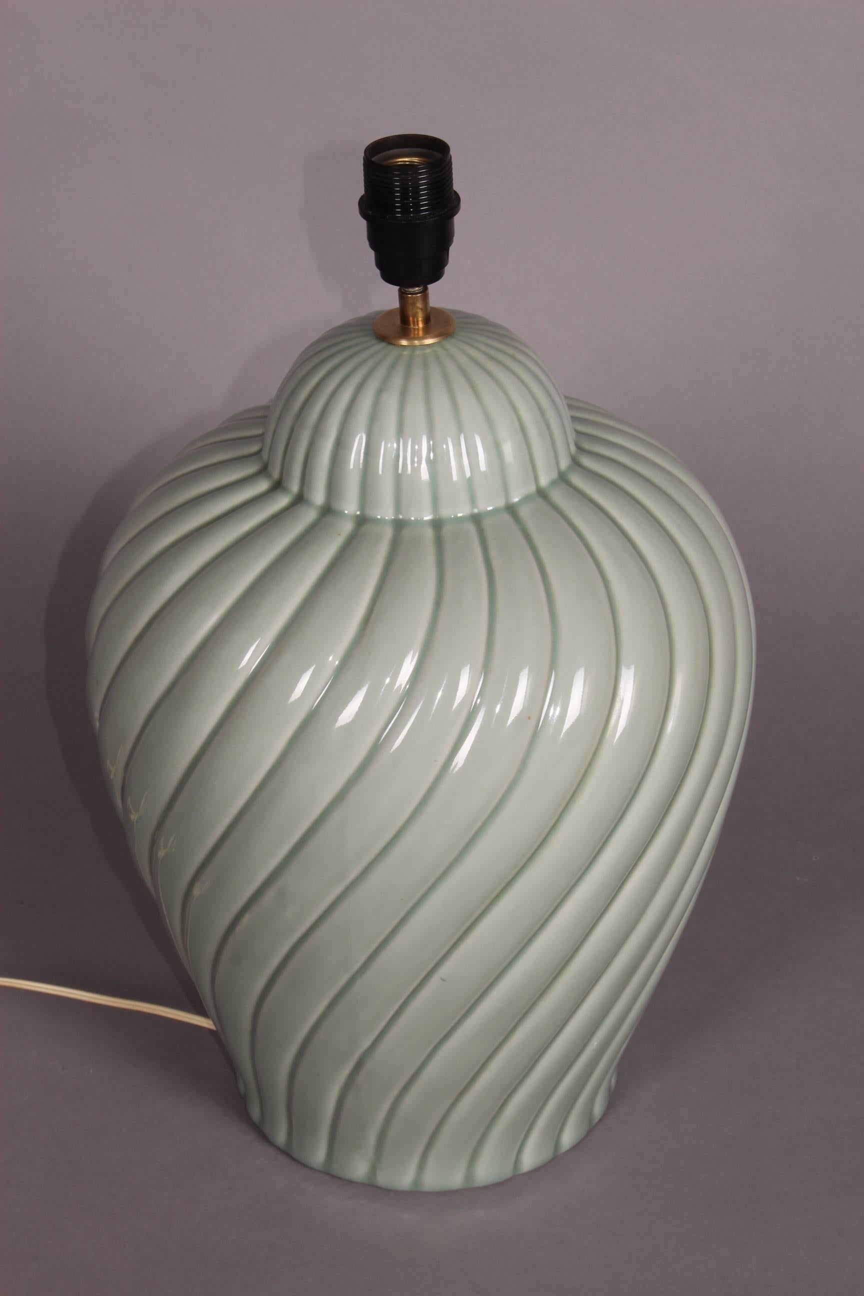 Ceramic table lamp.