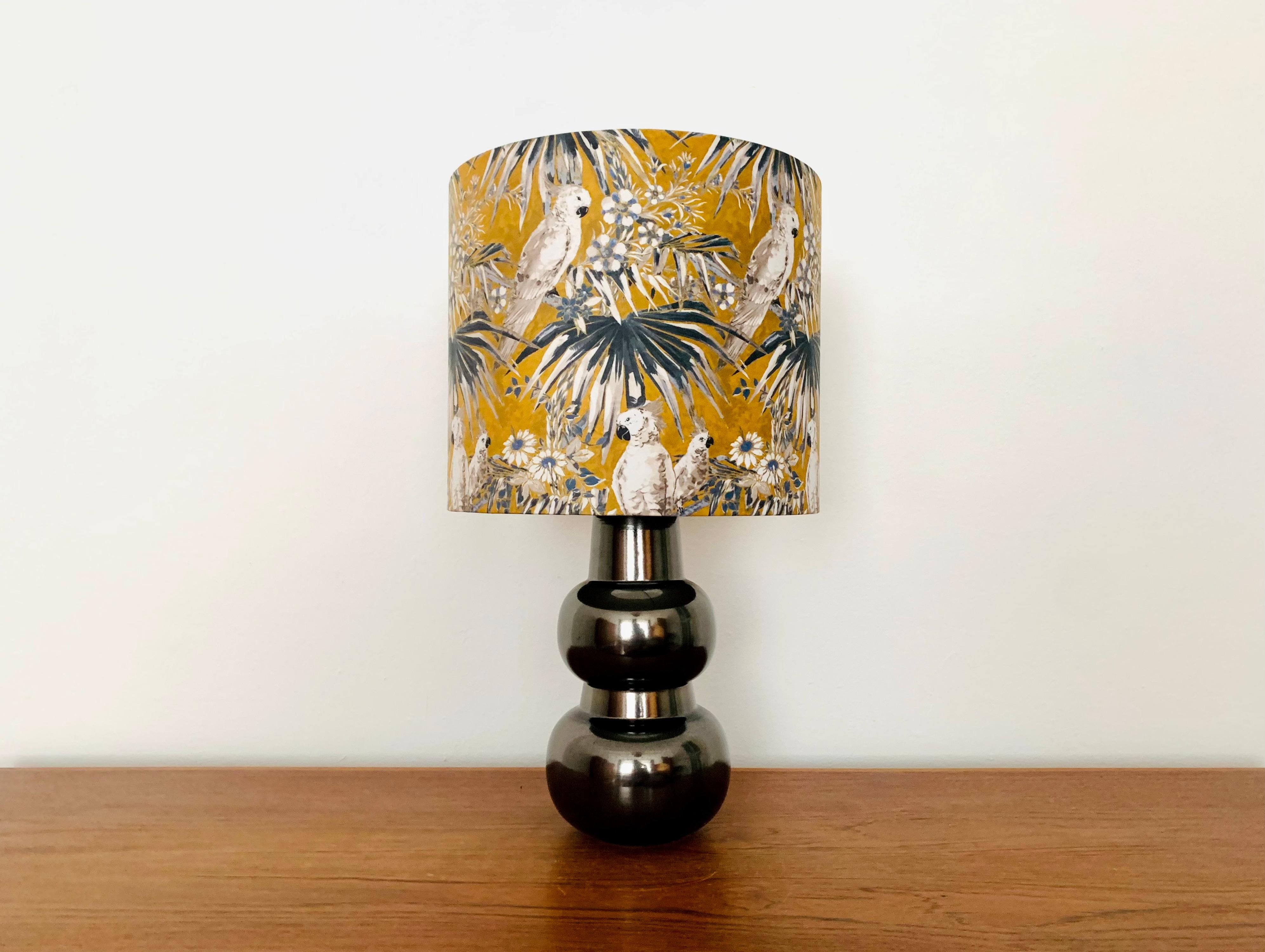 Wonderful ceramic table lamp from the 1960s.
Extremely high-quality workmanship and very beautiful design.
The dark brown ceramic base has a particularly beautiful glaze with a metallic sheen.
A very cozy light is created.


Condition:

Very good