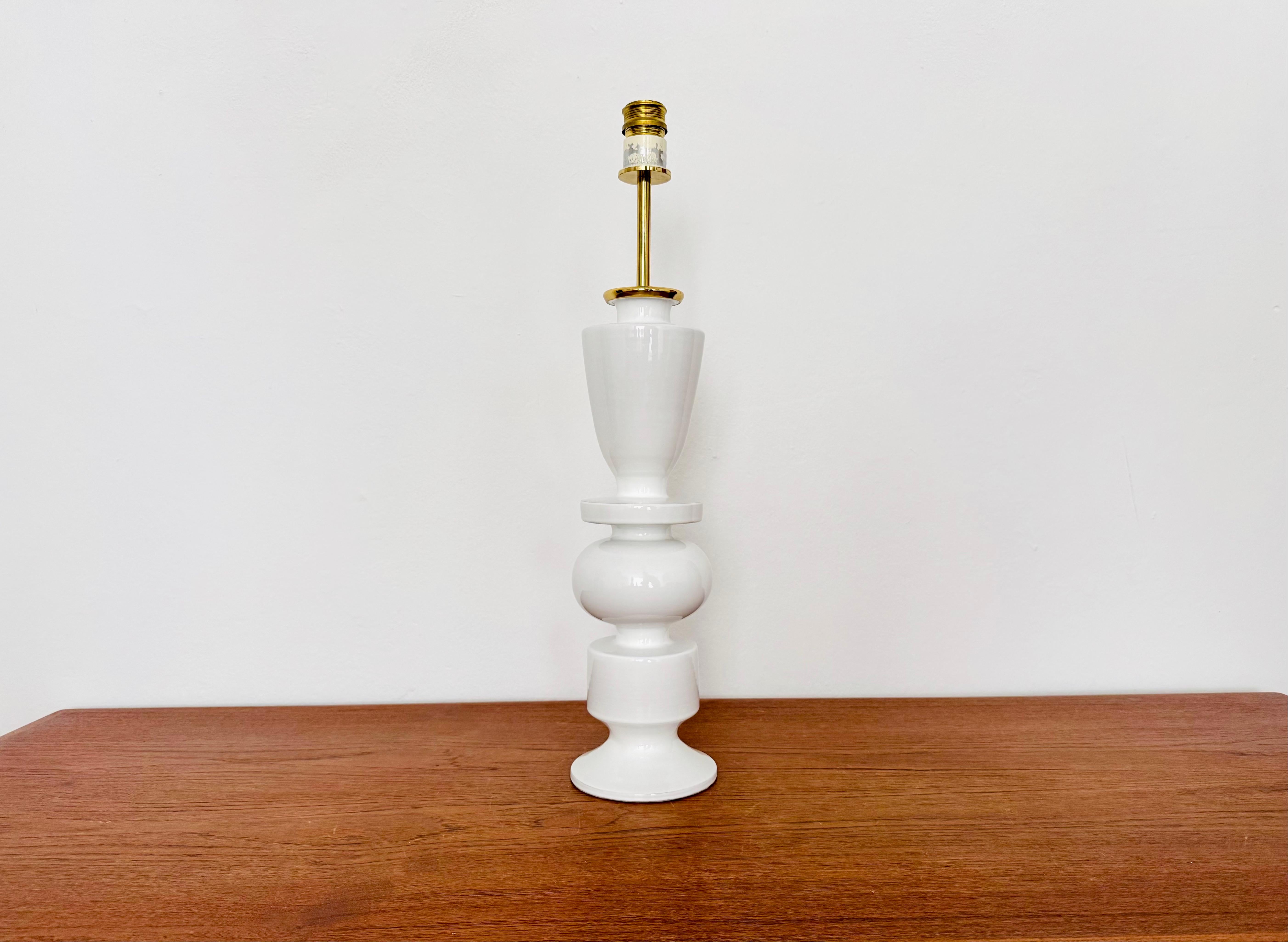 Very beautiful ceramic table lamp from the 1950s.
Wonderful design and craftsmanship.
The lamp with its hand-painted glaze is a real eye-catcher.

The lampshade is not part of the ad!
It is for display purposes only.

Condition:

Very good vintage