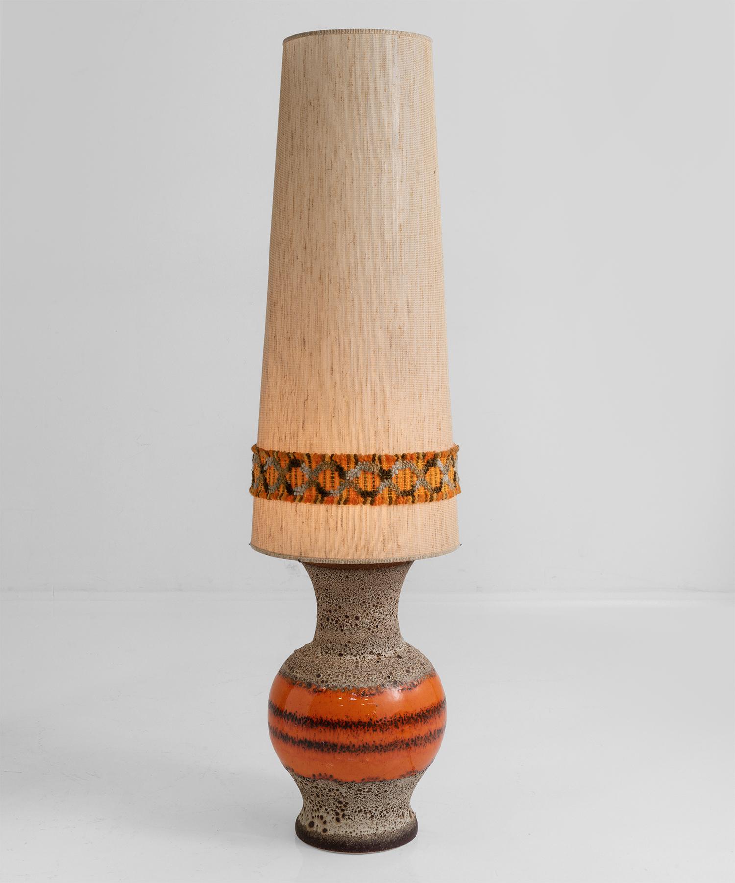 Large modern ceramic table lamp with original embroidered shade.
  
  