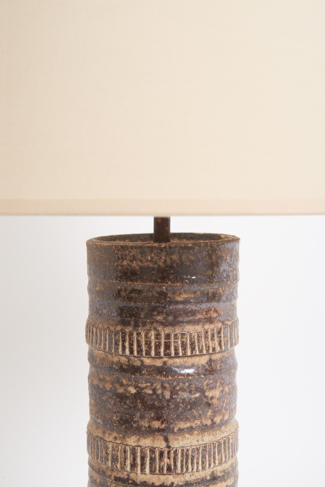Tischlampe aus Keramik (Moderne der Mitte des Jahrhunderts) im Angebot