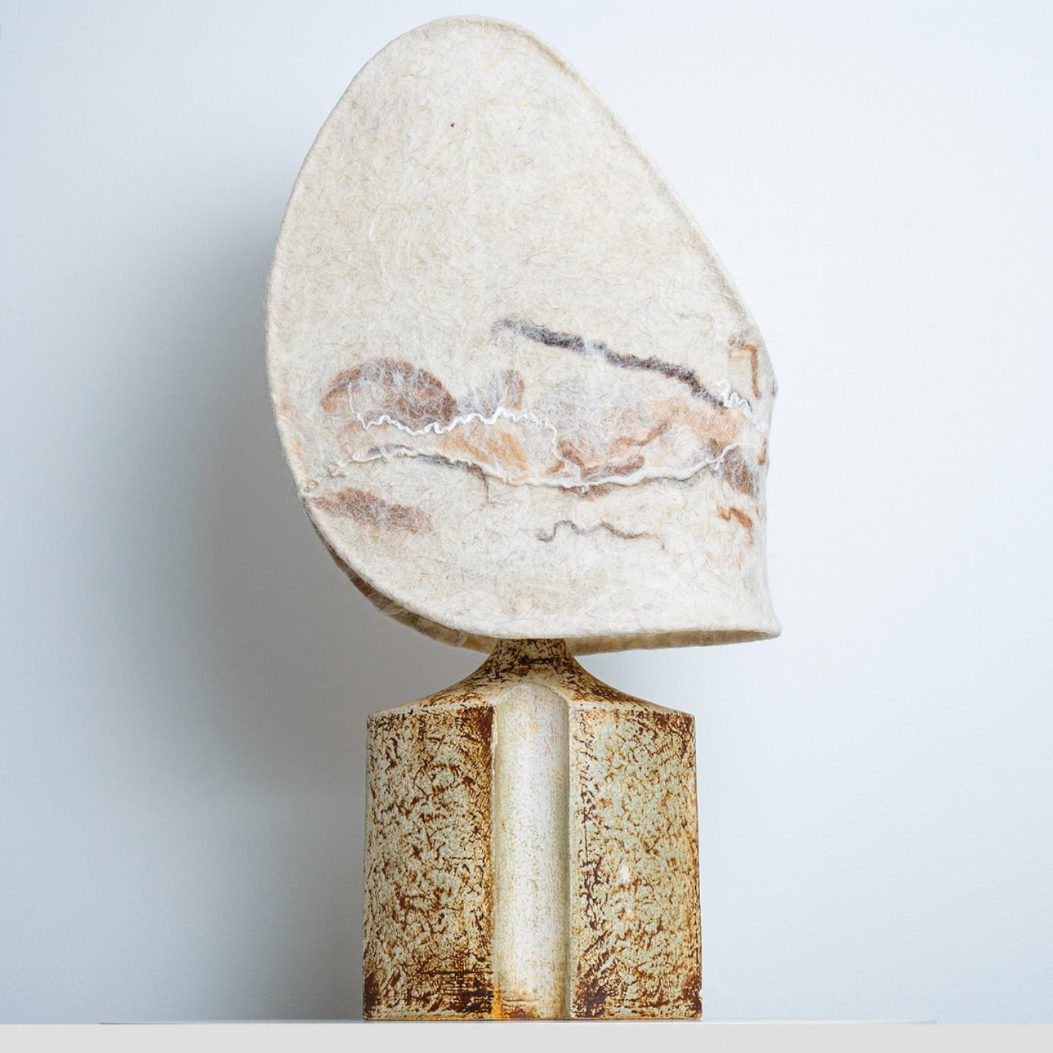 Danois Lampe de table en céramique pour Soholm avec abat-jour unique en feutre fait à la main, Danemark 1960 en vente