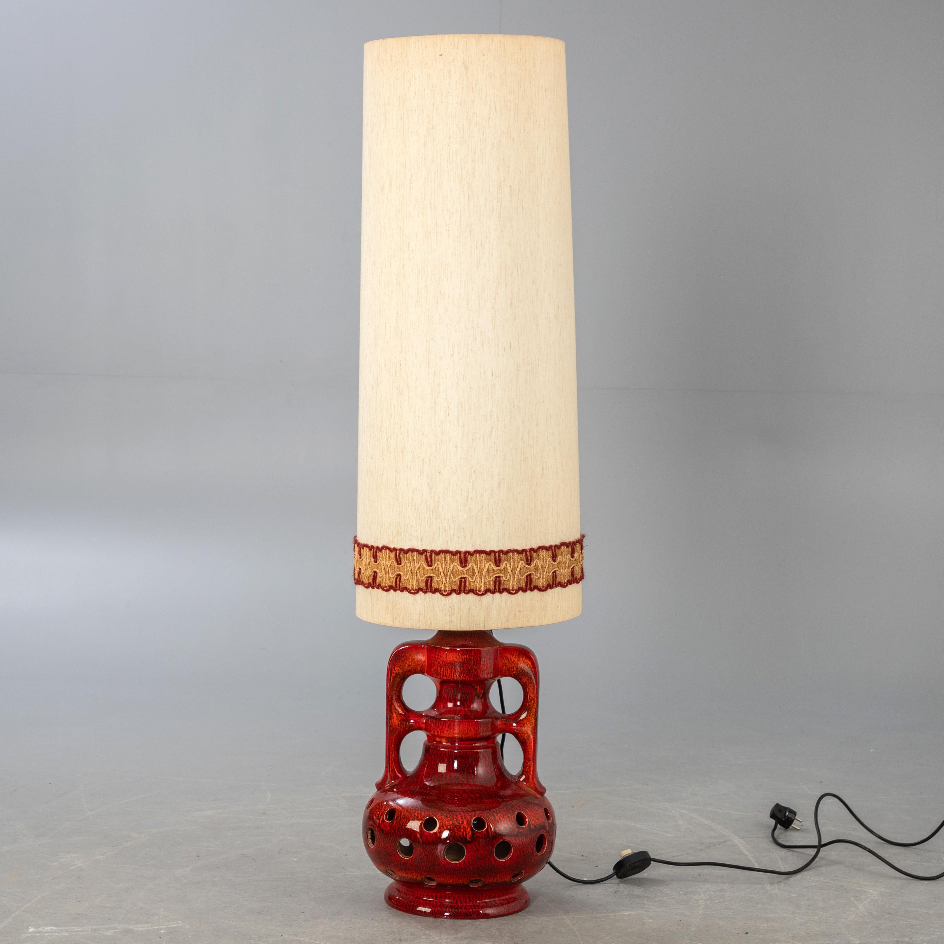 Keramik groß  Lampe glasiert in roten Tönen Anonymous Künstler Frankreich Vallauris  1960 (Französisch) im Angebot