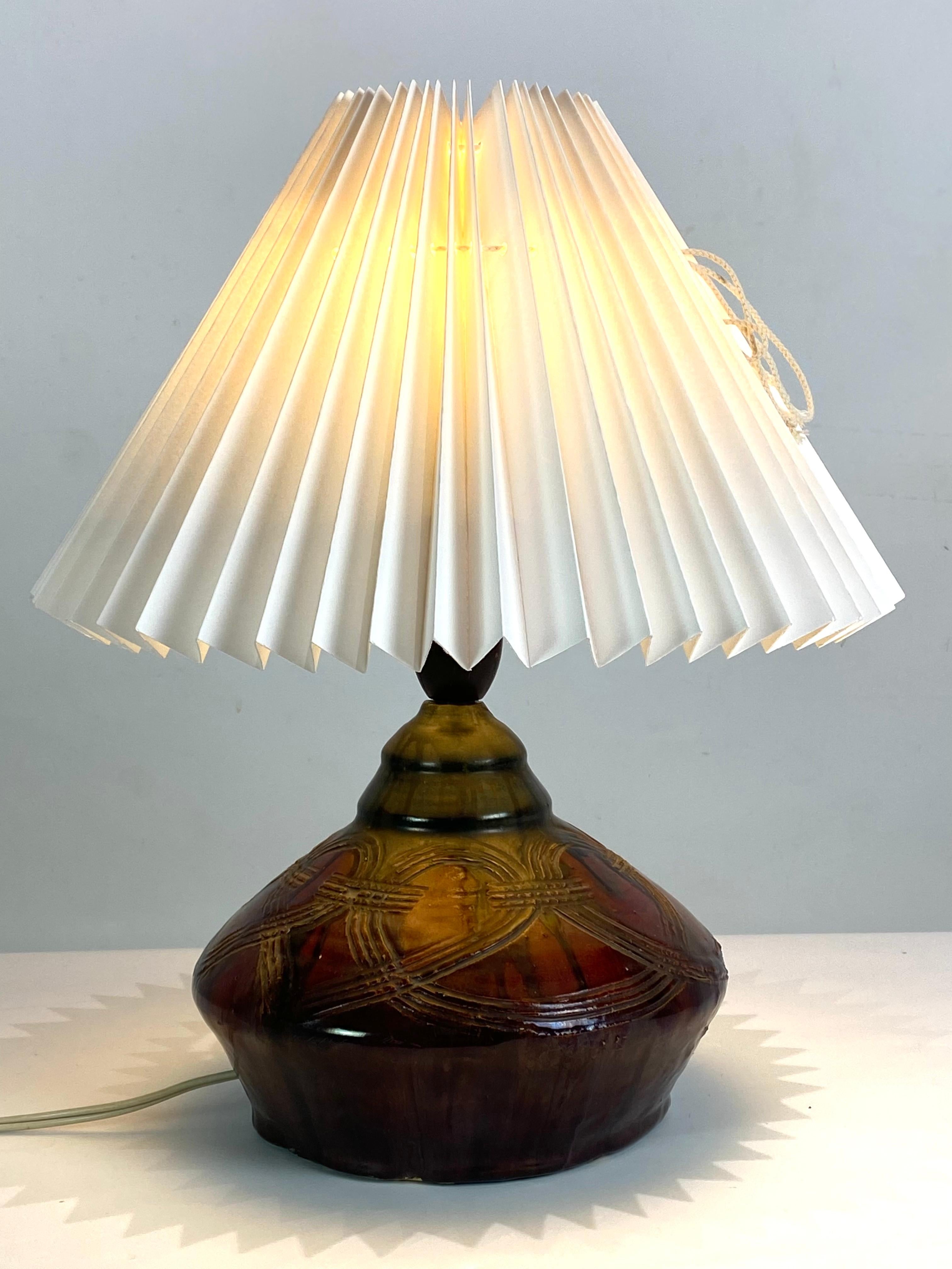 Ceramic table lamp in brown colors with paper shade, by Herman A. Kähler from the 1940s. The lamp is in great vintage condition.