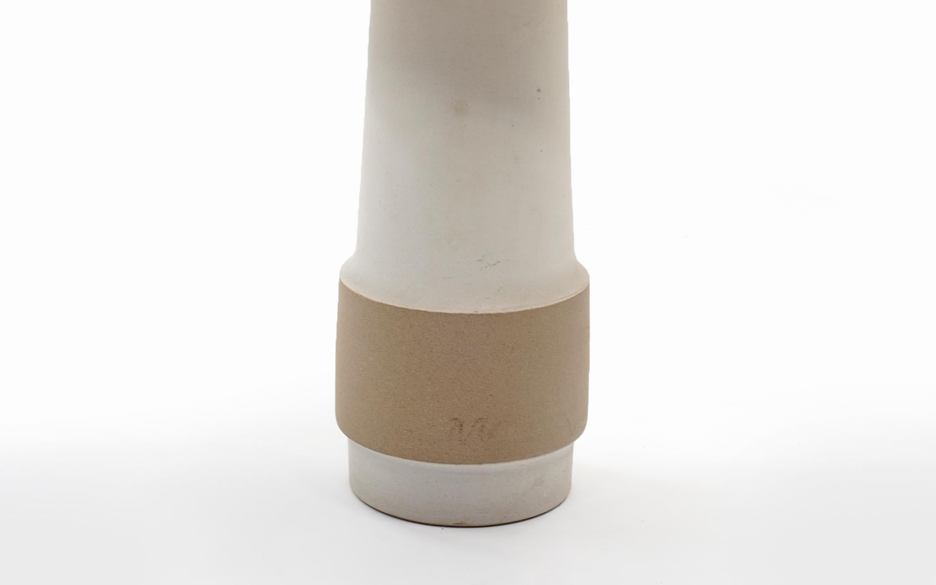 Mid-Century Modern Ceramic Table Lamp in White and Taupe by Gordon Martz, Signed, All Original
