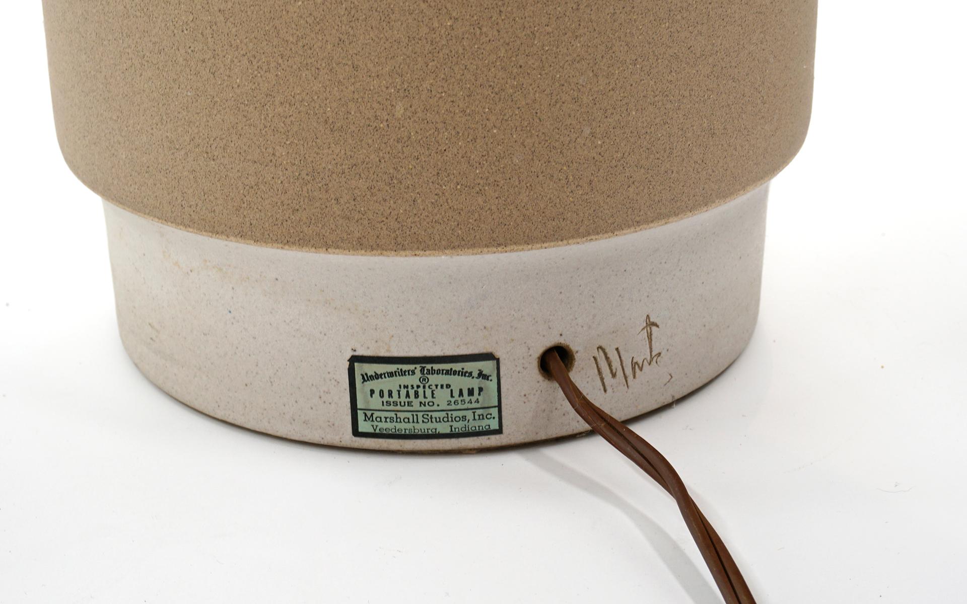 Mid-20th Century Ceramic Table Lamp in White and Taupe by Gordon Martz, Signed, All Original
