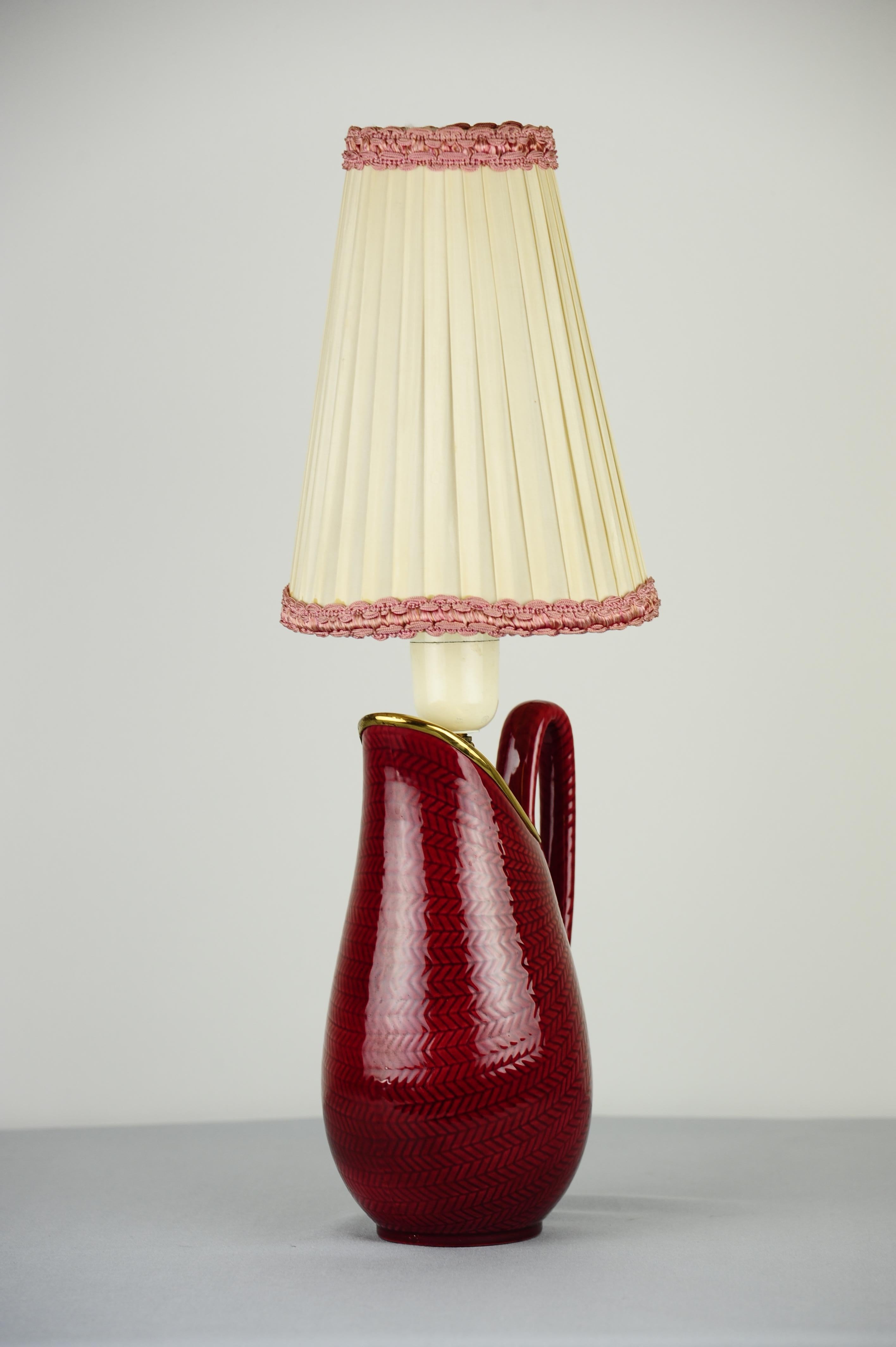 Ceramic table lamp made in Sweden, around 1950s
Original condition.