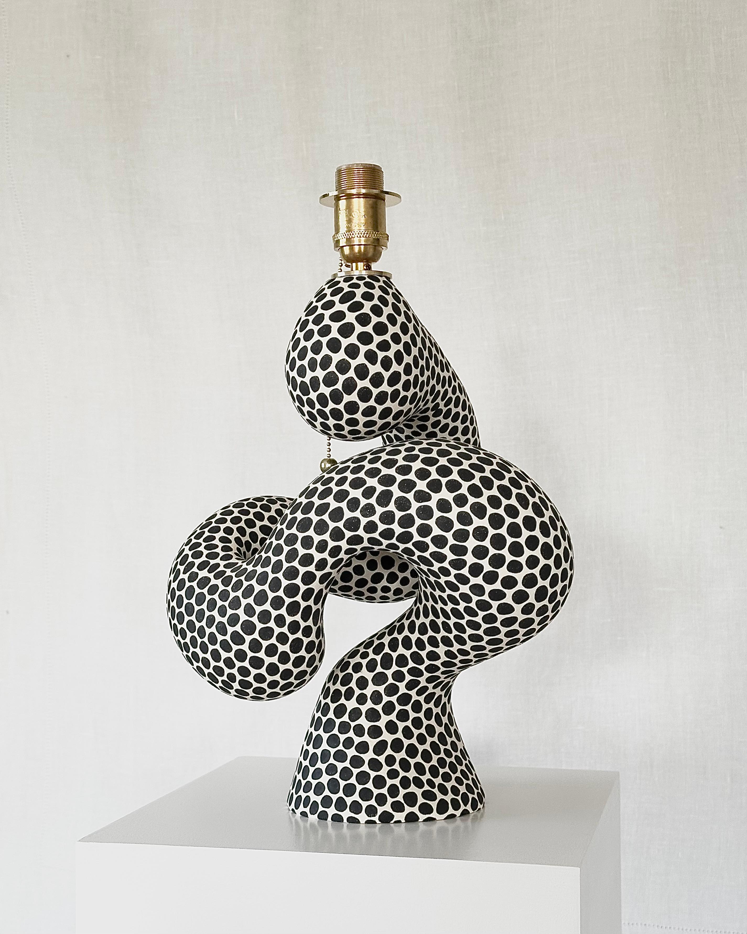 Scandinavo moderno Lampada da tavolo in ceramica dell'artista Jossolini in vendita