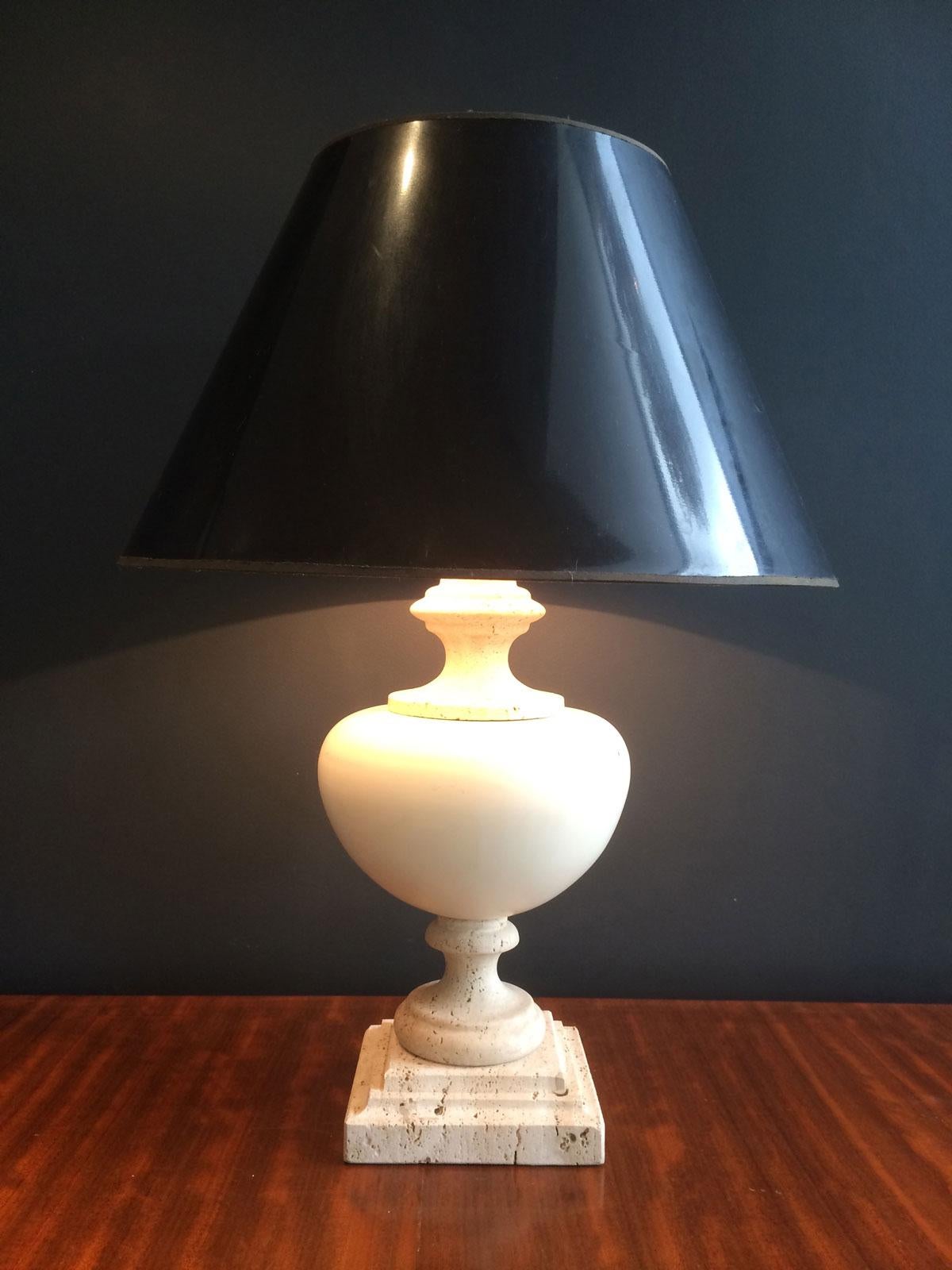 Lampe de table en céramique sur socle en travertin, œuvre française, vers 1970 en vente 2