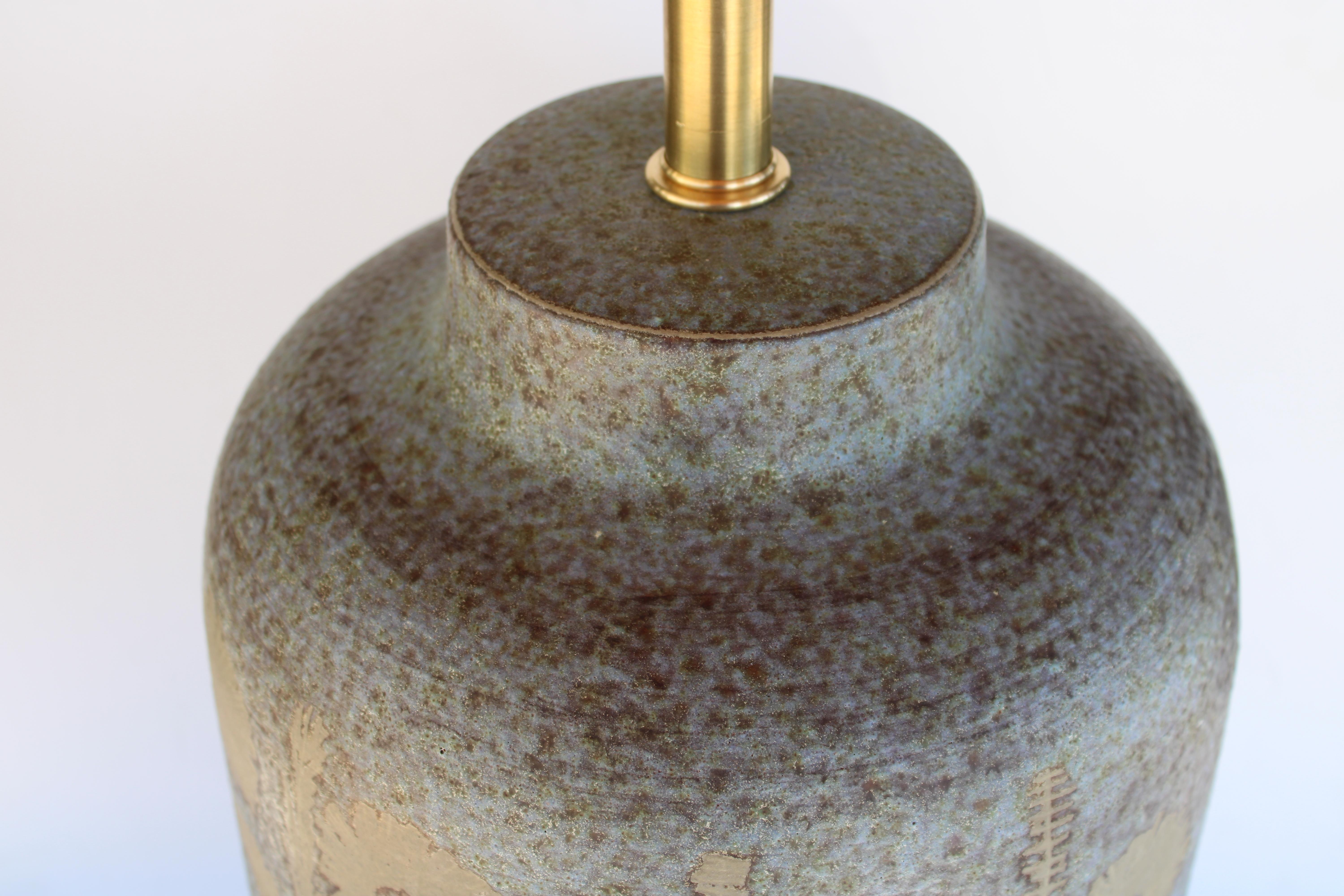 Lámpara de mesa de cerámica sobre base de mármol, firmada ITALIA en venta 1