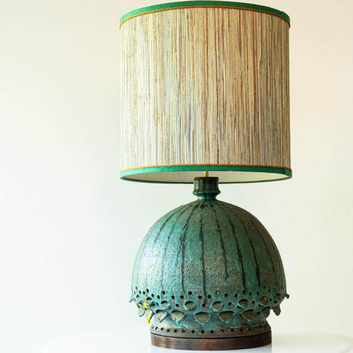 Large Beautiful ceramic oxide green table lamp with walnut foot, 1970s.

This lamp base brings refined elegance and rich visual appeal to any interior. With its beautiful shape, it offers a unique presence. Large vintage ceramic foots are rare to