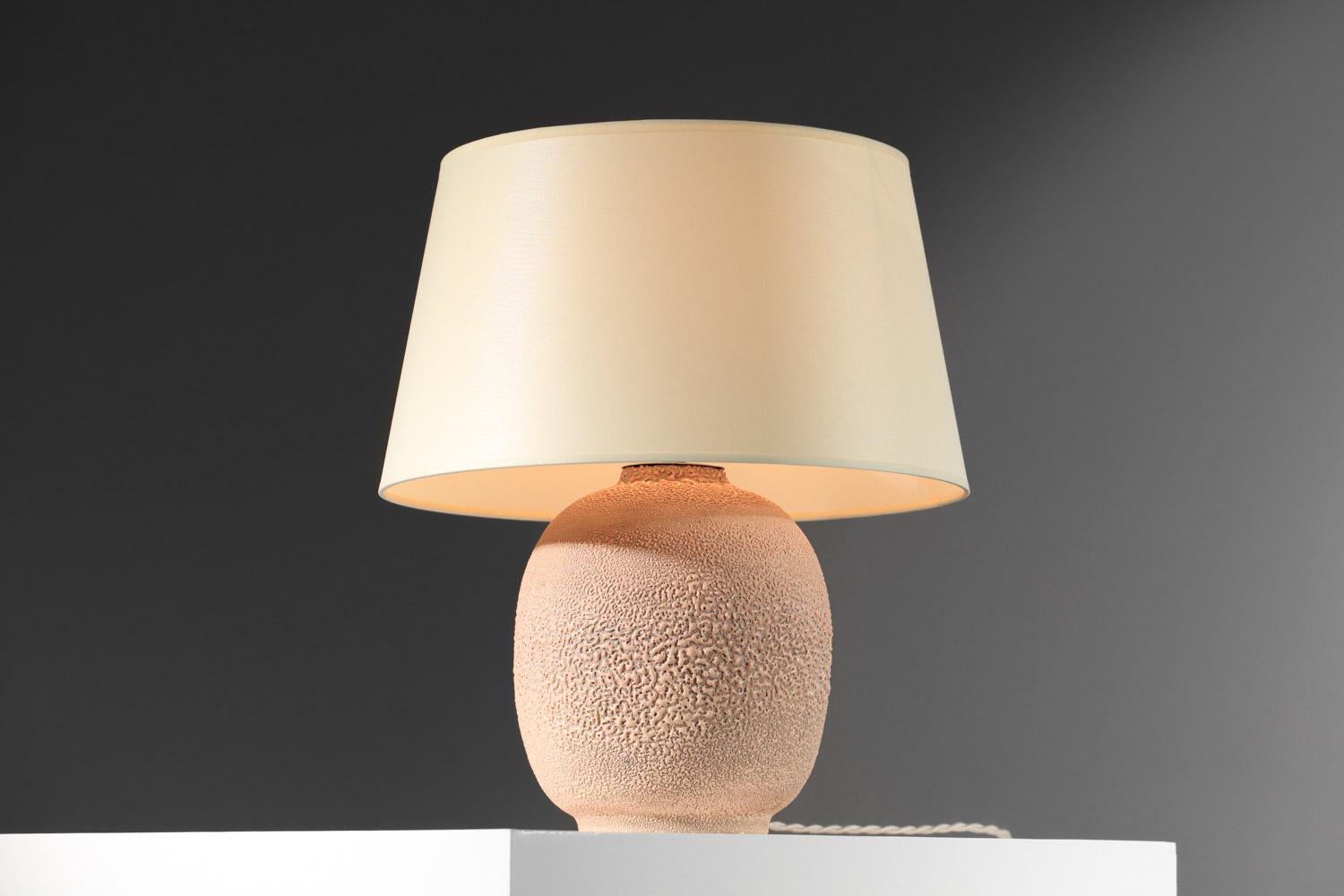Milieu du XXe siècle Lampe de table en céramique signée Etlin, rose, années 40/50  en vente