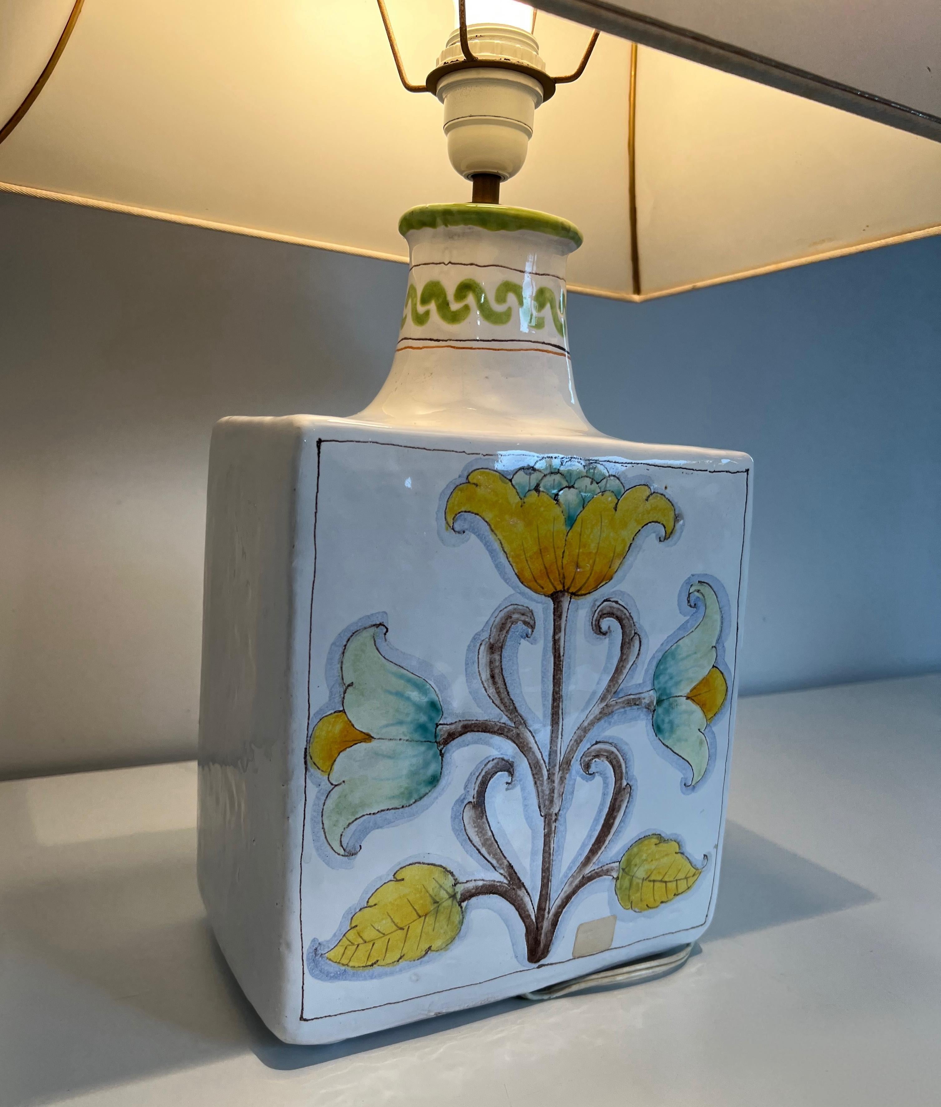 Ceramic Table Lamp with Birds and Flowers Decors For Sale 1