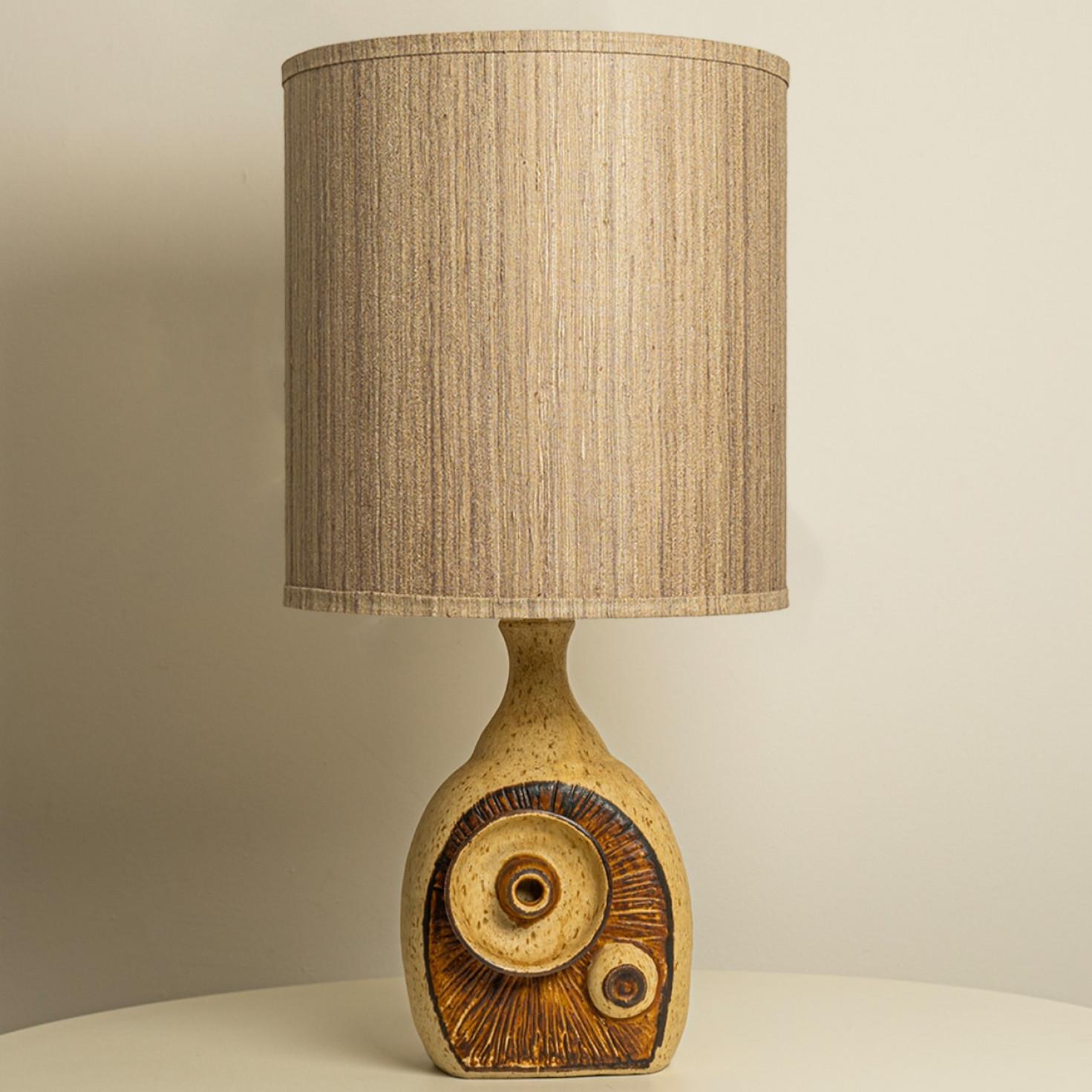 Beautiful ceramic table lamp, combined with a custom silk lampshade made by Rene Houben.

The warm colors of the ceramic with the custom made shade complement each other very well and illuminate beautifully.

Different lampshades available, please