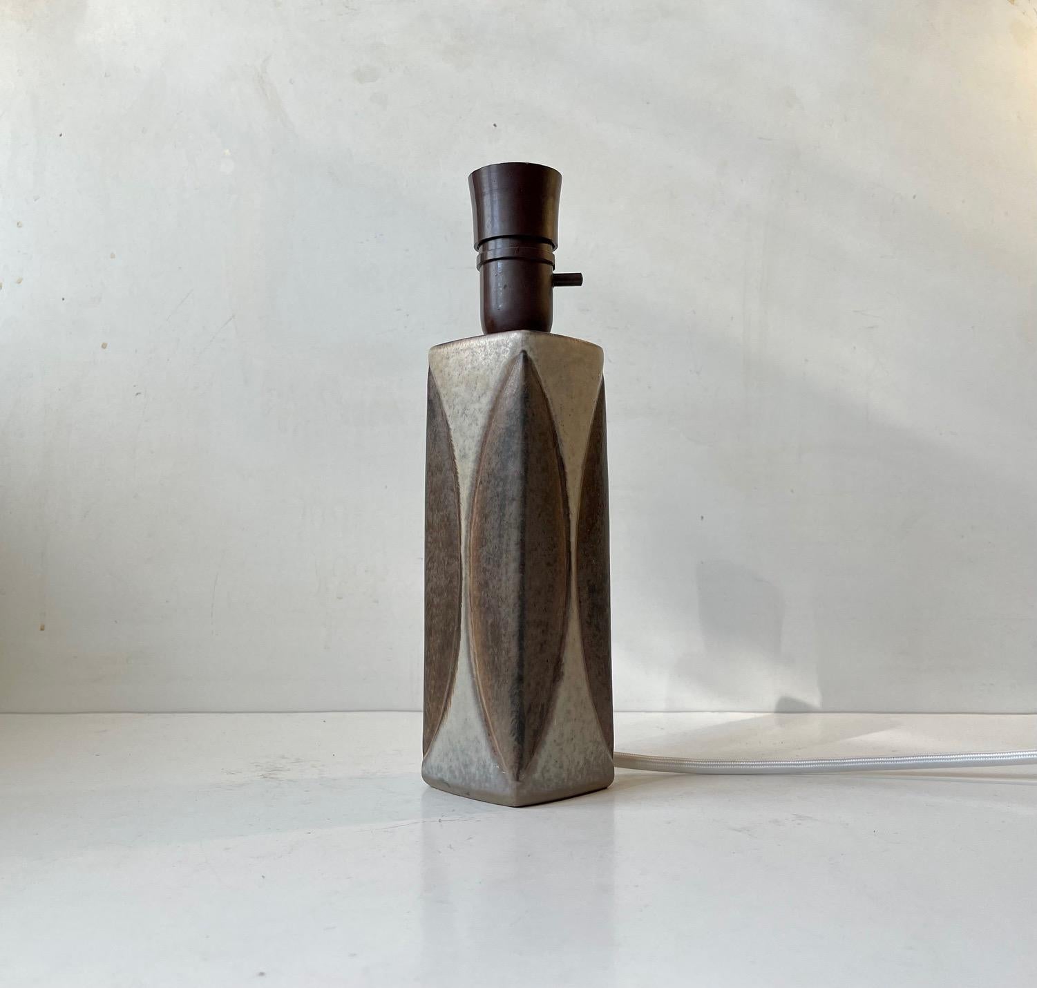 Céramique Lampe de table en céramique avec feuilles émaillées de Marianne Starck pour Michael Andersen en vente