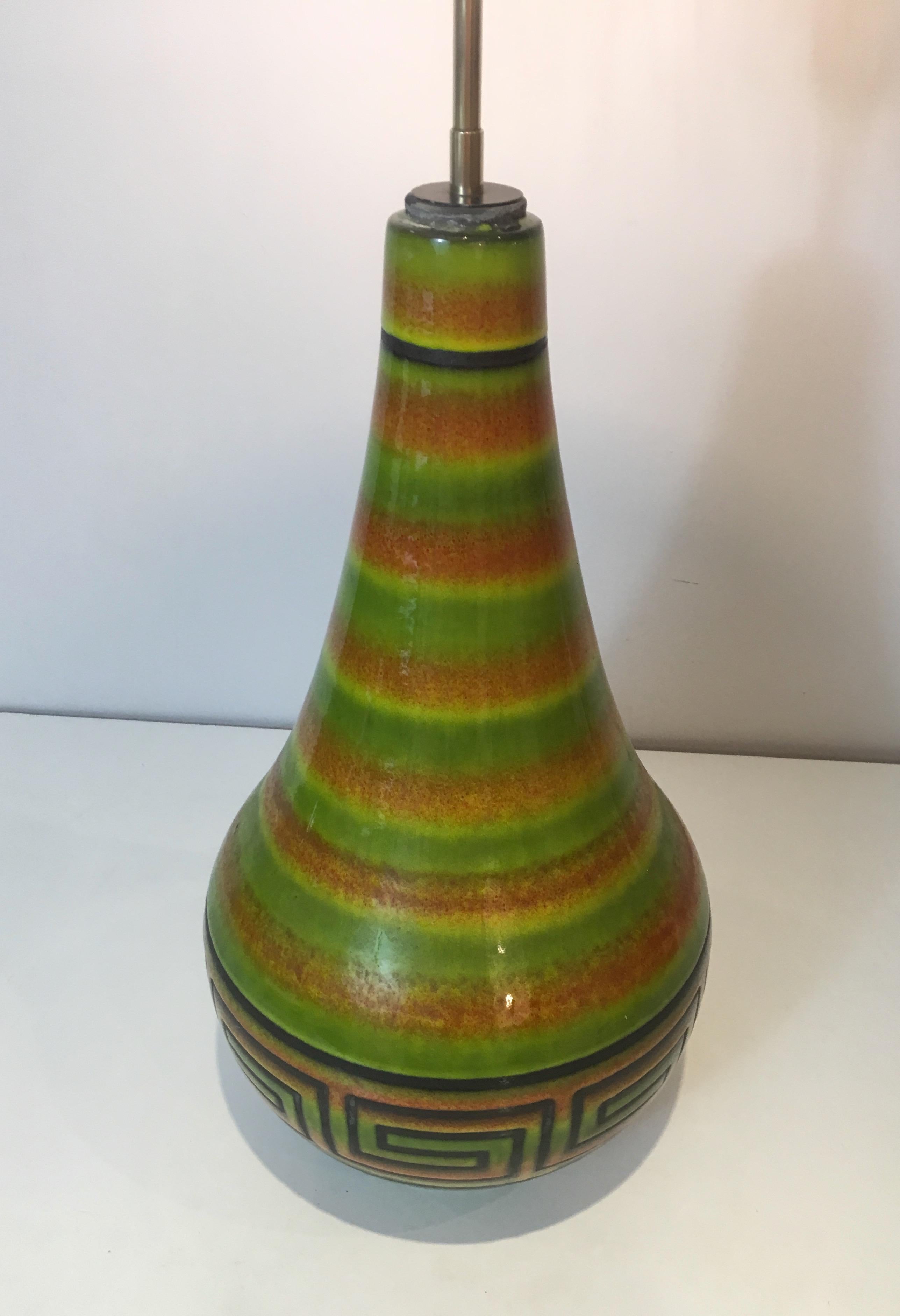 Fin du 20e siècle Lampe de table en céramique avec décors de clés grecques:: français:: circa 1970 en vente