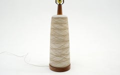 Lampada da tavolo in ceramica con base in noce e terminale di Martz per Marshall Studios