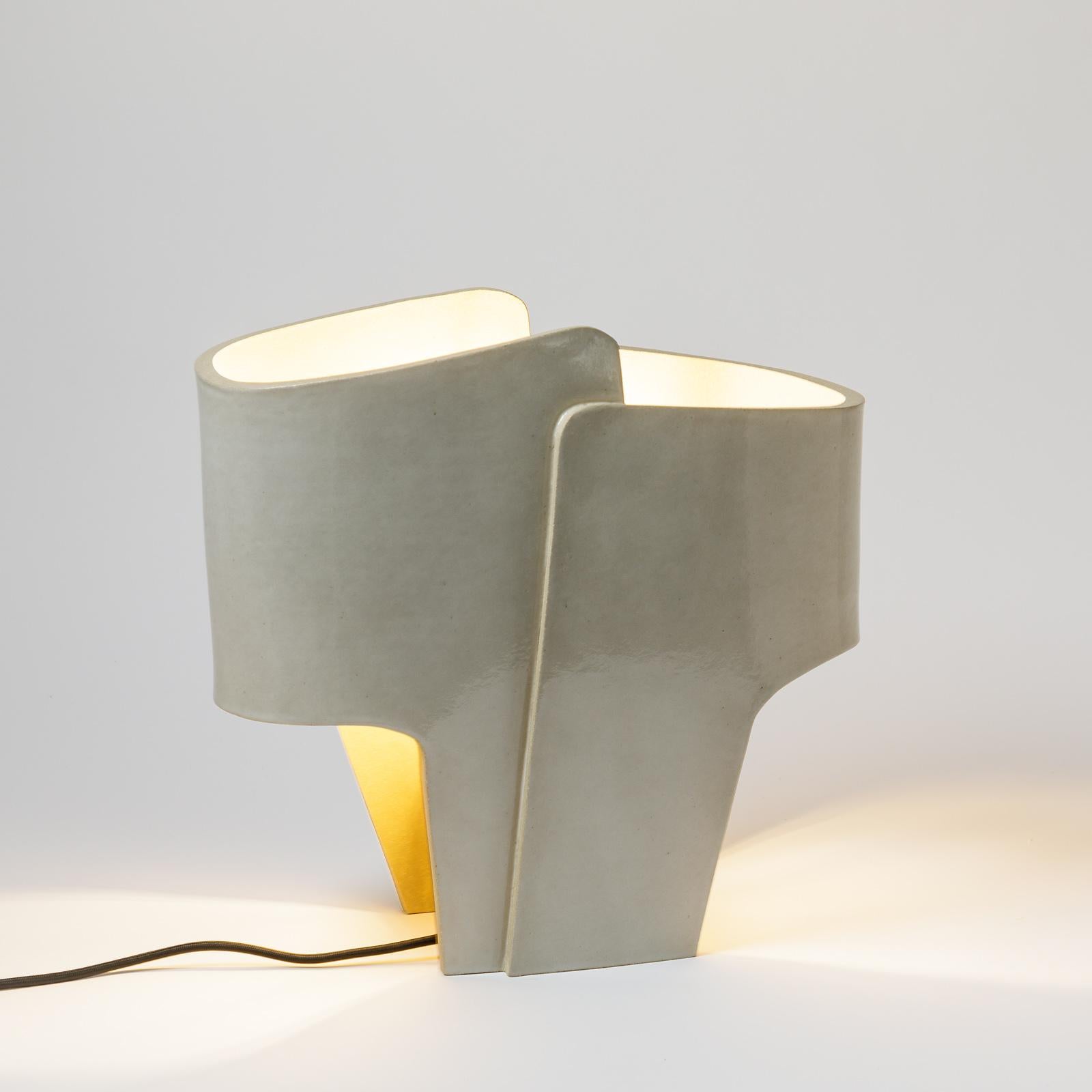 Keramiktisch mit weißer Lampe von Denis Castaing, 2022 im Angebot 2