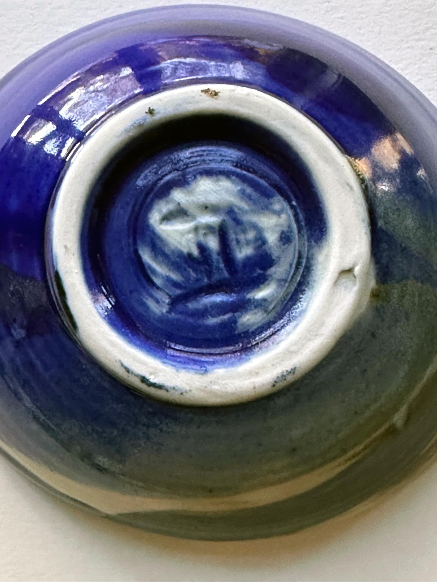 Tazón de té de cerámica con esmalte azul brillante de Toshiko Takaezu en venta 9