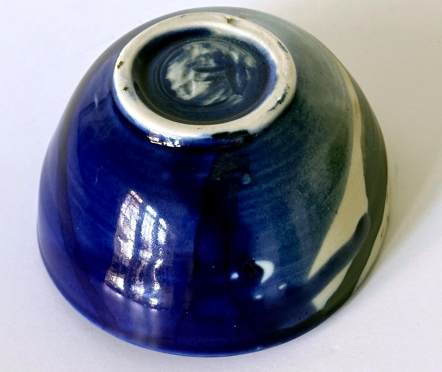 Tazón de té de cerámica con esmalte azul brillante de Toshiko Takaezu en venta 2