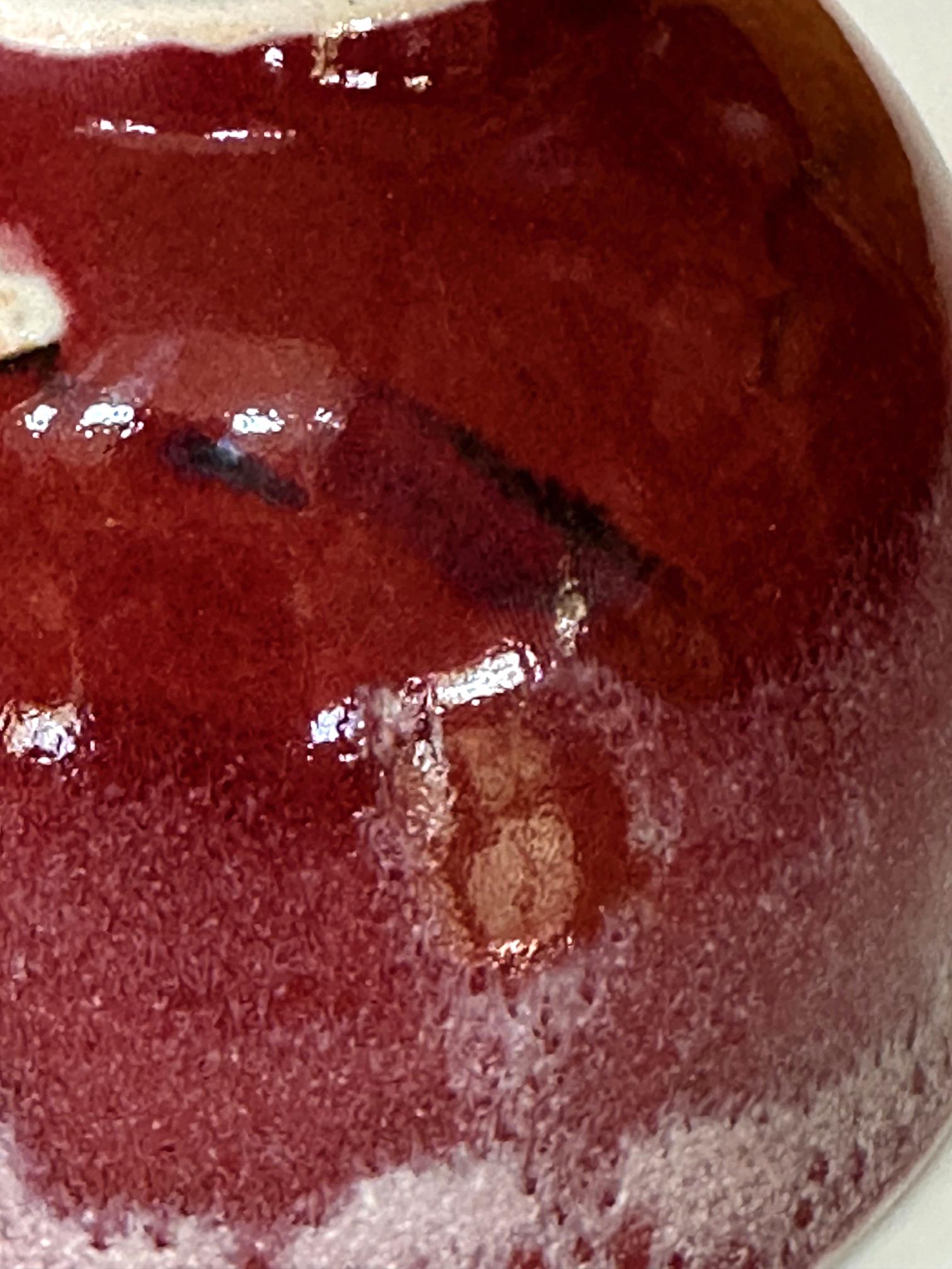 Tazón de té de cerámica con esmalte rojo brillante de Toshiko Takaezu en venta 9