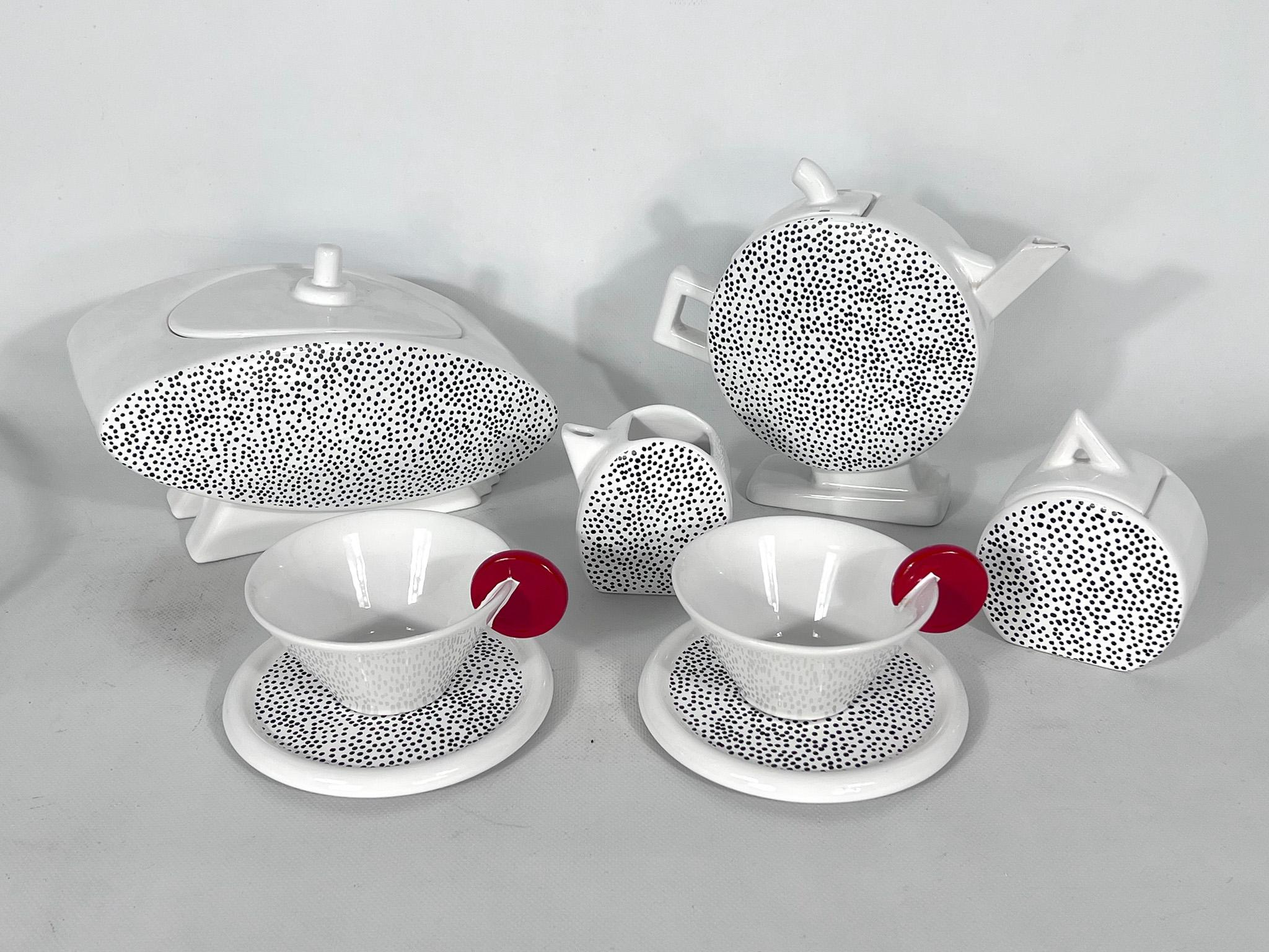 Service à thé en céramique par Mas pour Memphis Milano, années 1980, ensemble de 7 pièces en vente 1