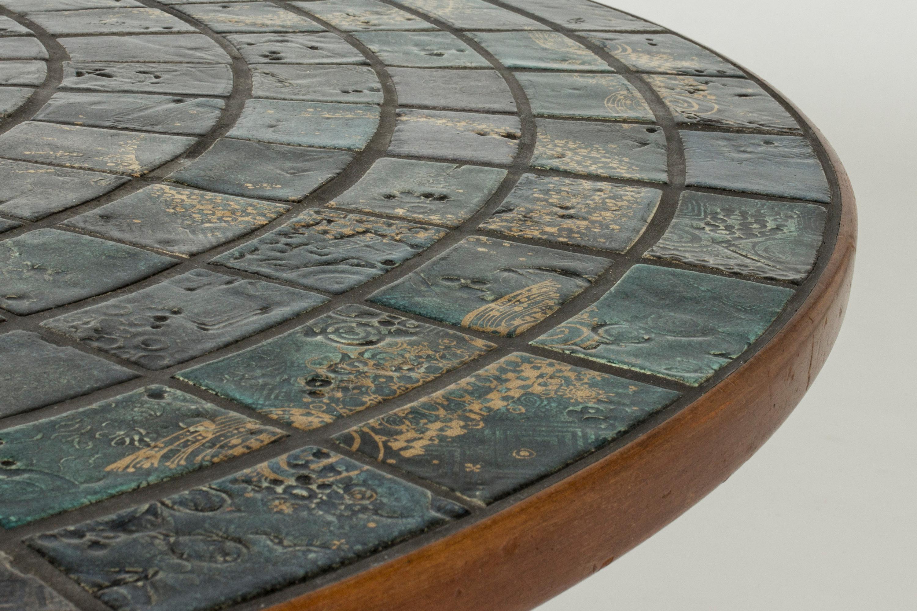 Milieu du XXe siècle Table d'appoint ou table basse en céramique et teck par Bjørn Wiinblad, Danemark en vente