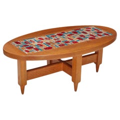 Mesa baja con tapa de azulejos de cerámica de Guillerme & Chambron