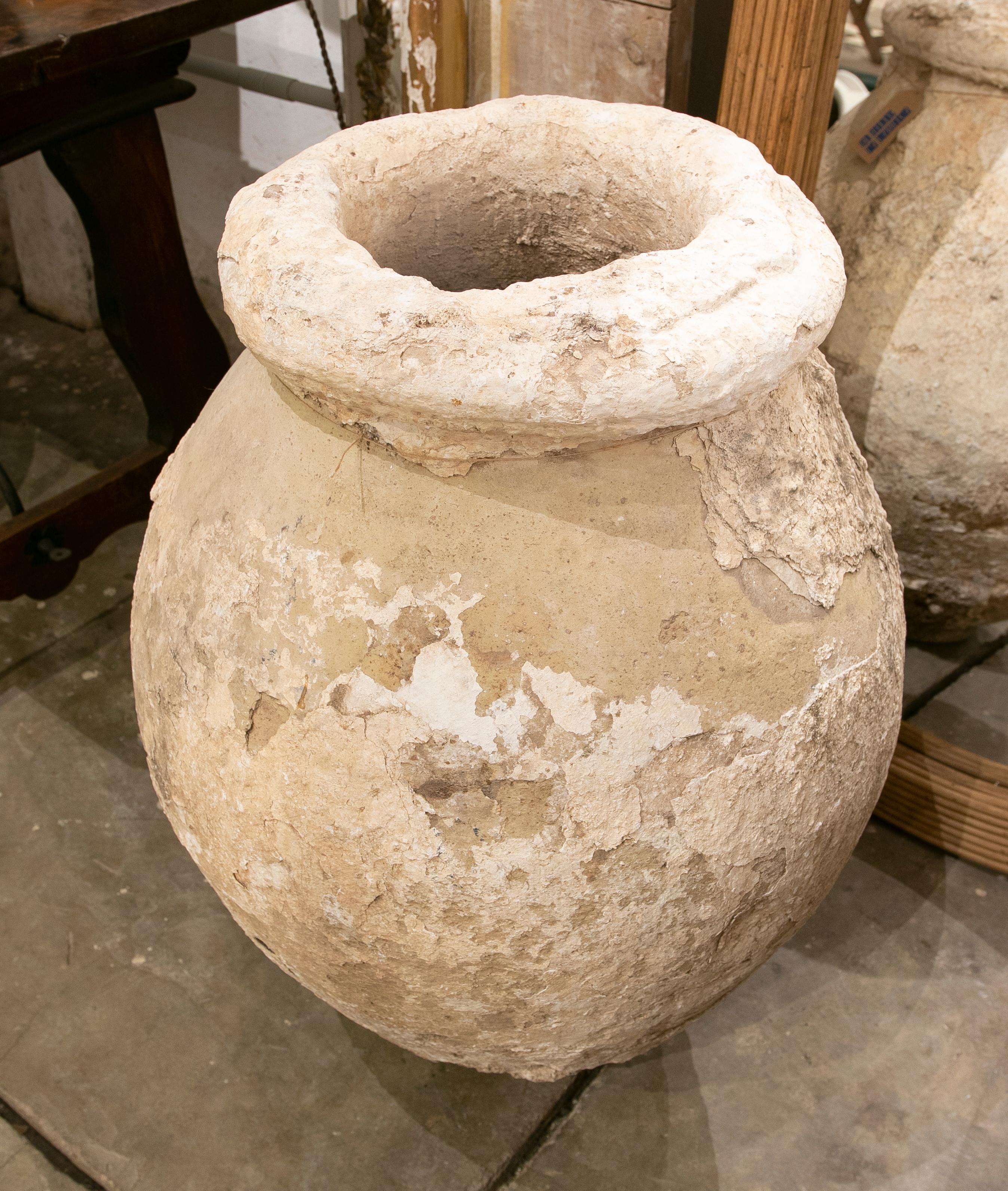 Ceramic Tinaja Covered with Various Layers of Lime In Good Condition In Marbella, ES