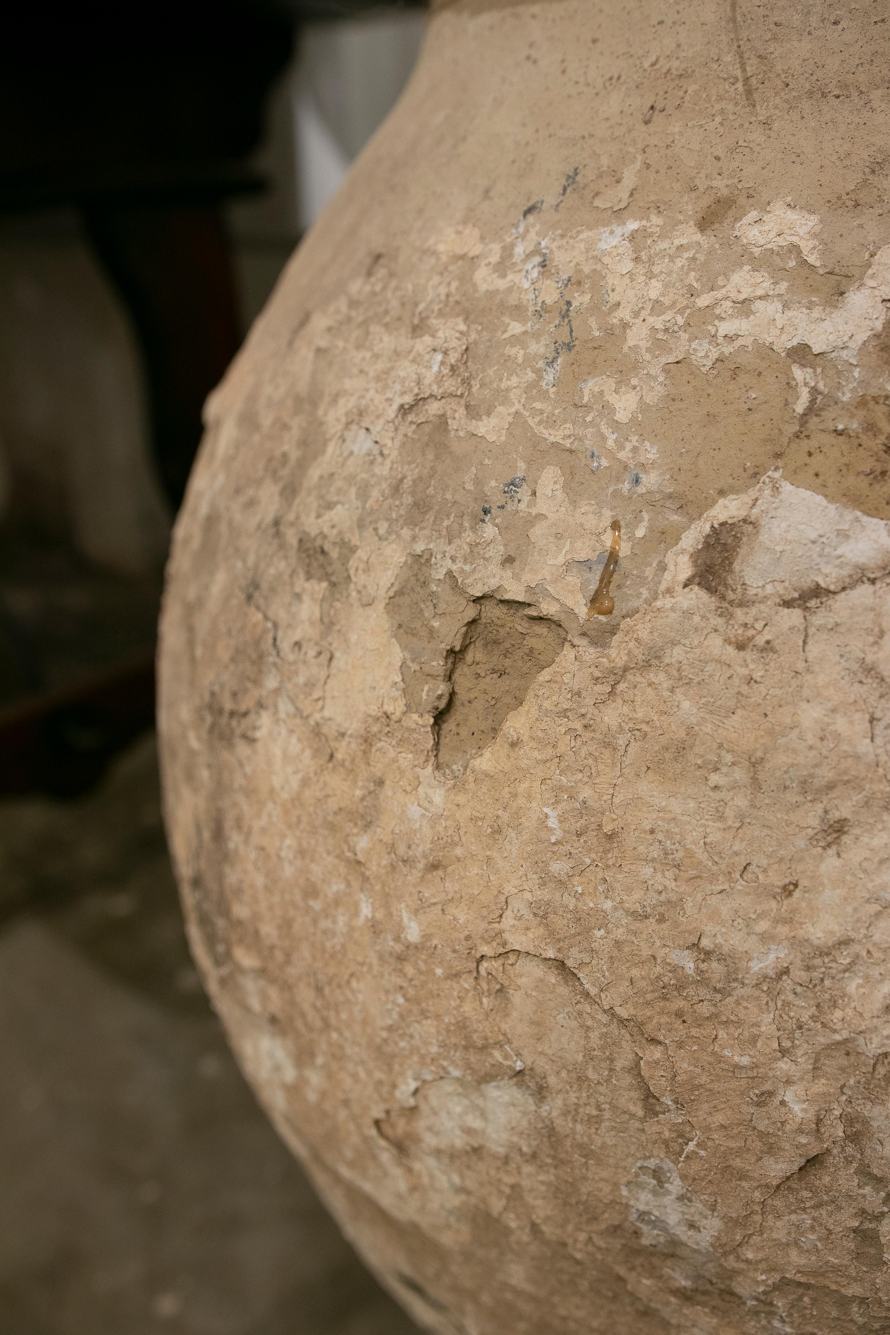 Ceramic Tinaja Covered with Various Layers of Lime 3