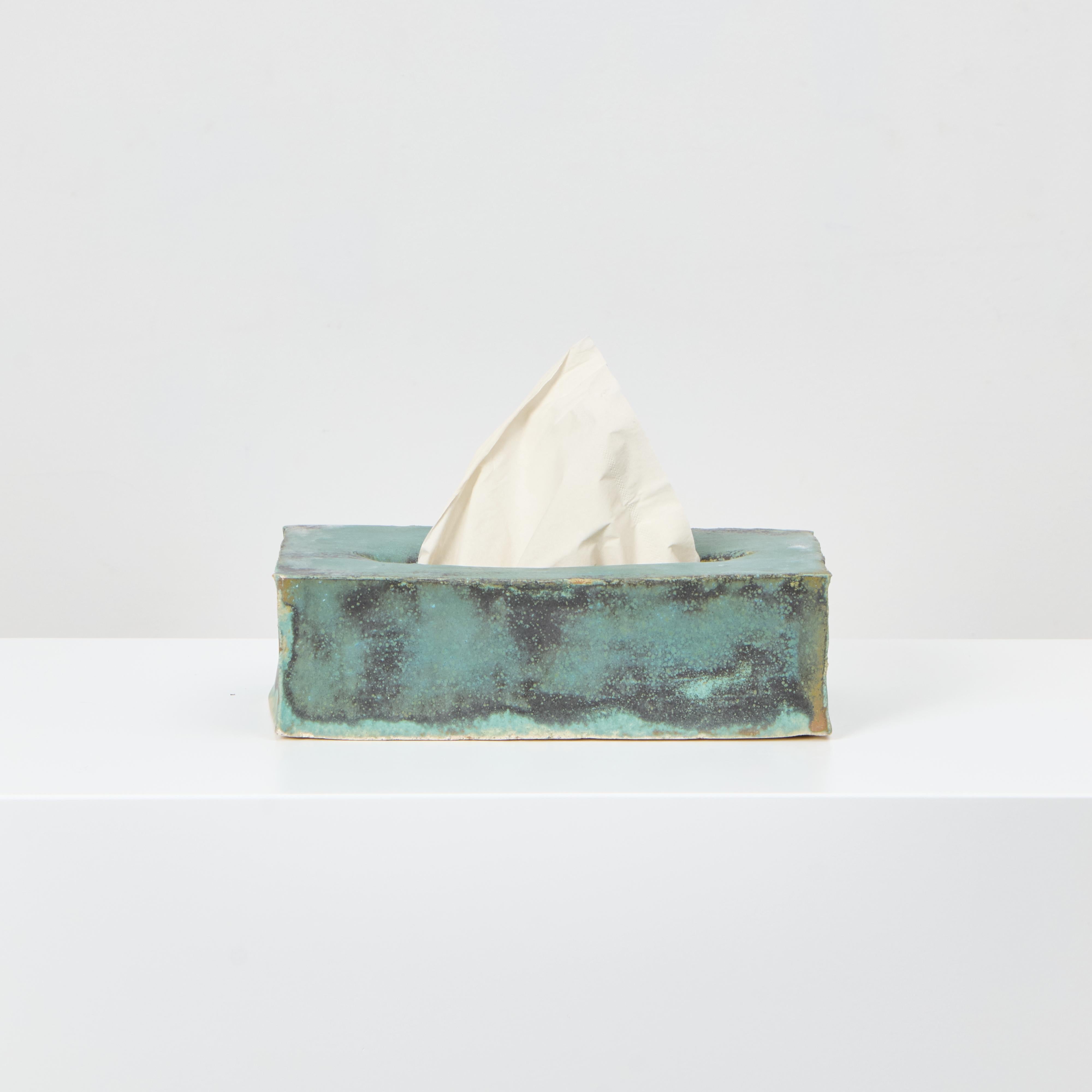 SCATOLA DI TESSUTO IN CERAMICA, progettata nel 2023.

Scatola in ceramica artigianale creata da abili artigiani nel laboratorio di ceramica di In our own workshop. 
Ogni pezzo è unico a causa della sua natura artigianale, le forme e le tonalità