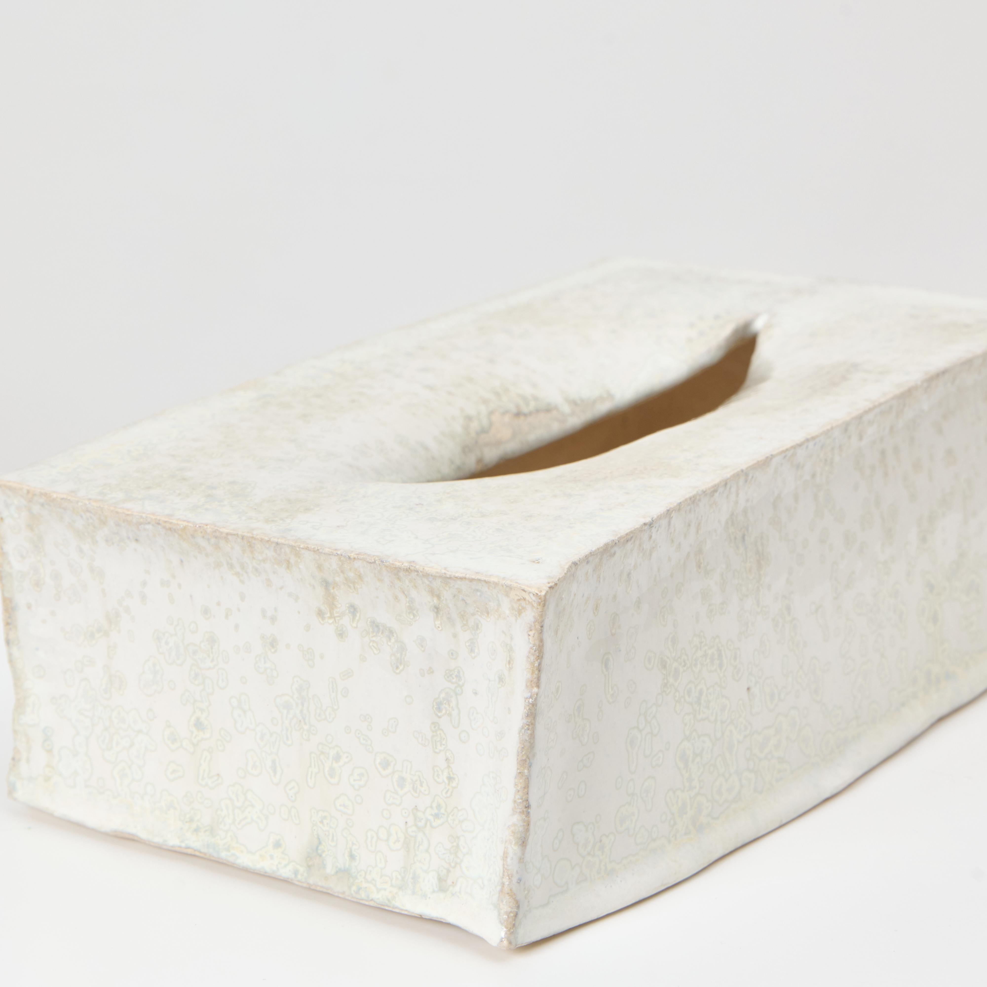 Fatto a mano Scatola per tessuti in ceramica in vendita