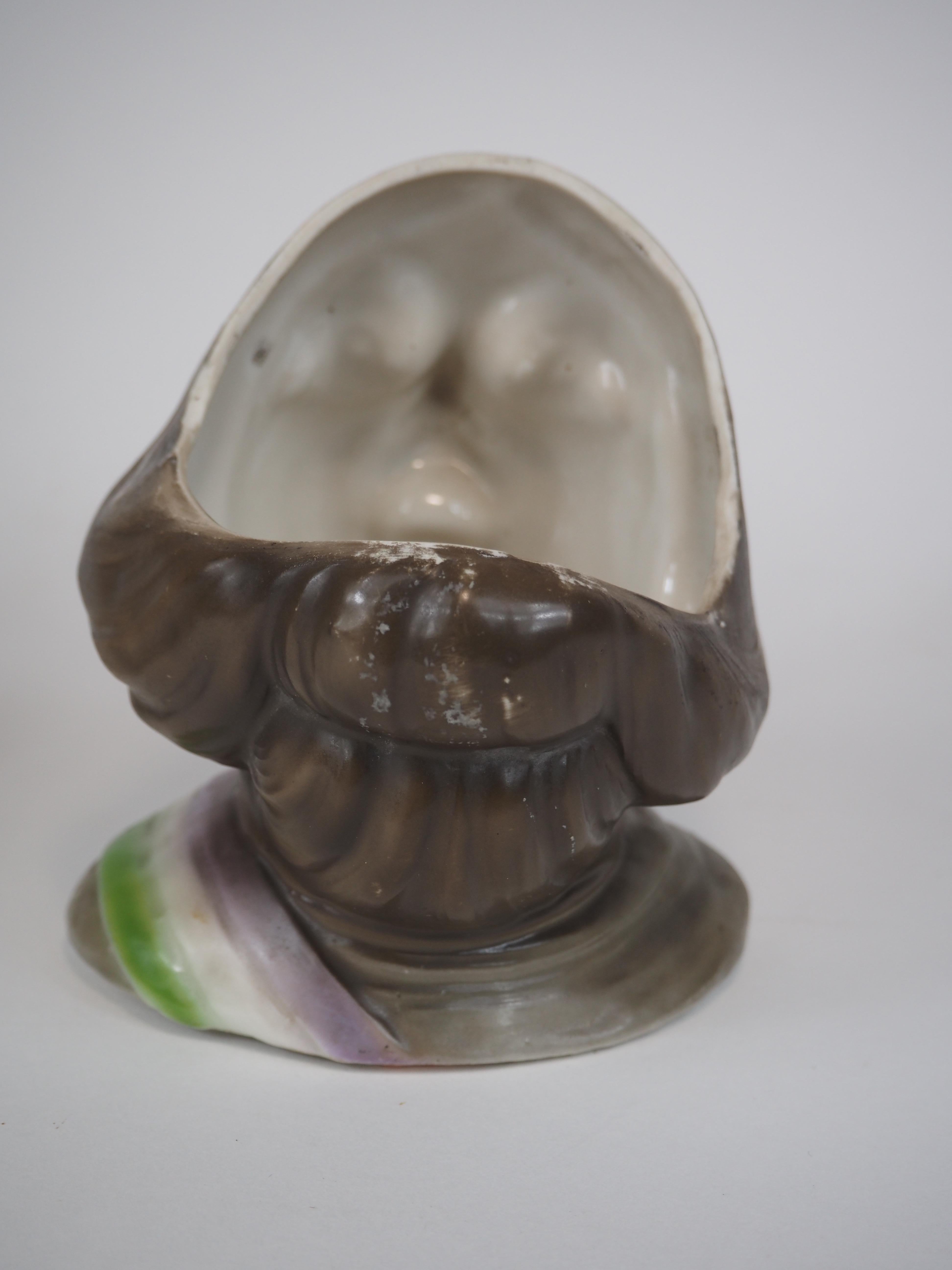 Pot à tabac/humidificateur en céramique en forme de suffragette criant, vers 1910 en vente 5