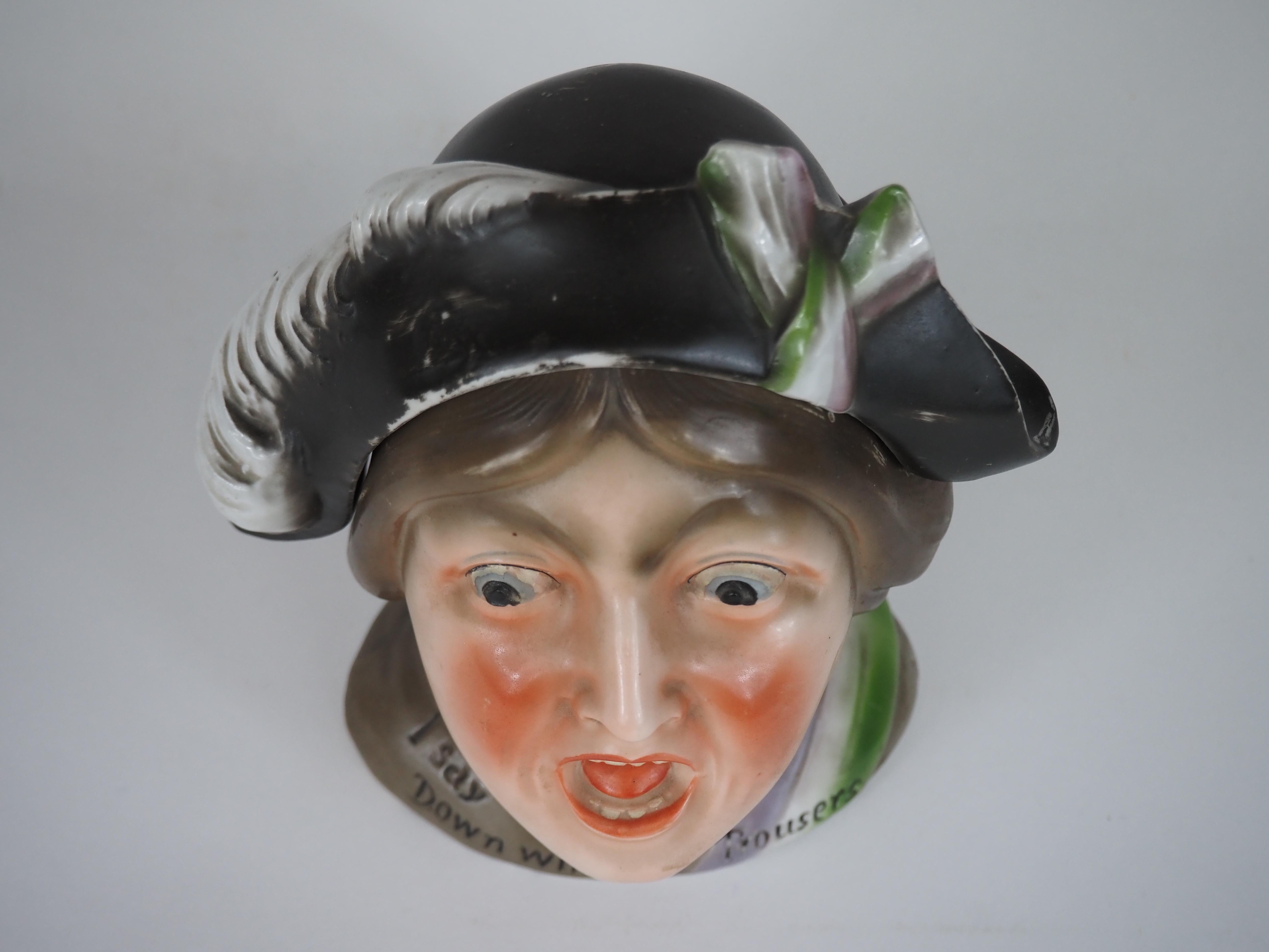 Allemand Pot à tabac/humidificateur en céramique en forme de suffragette criant, vers 1910 en vente