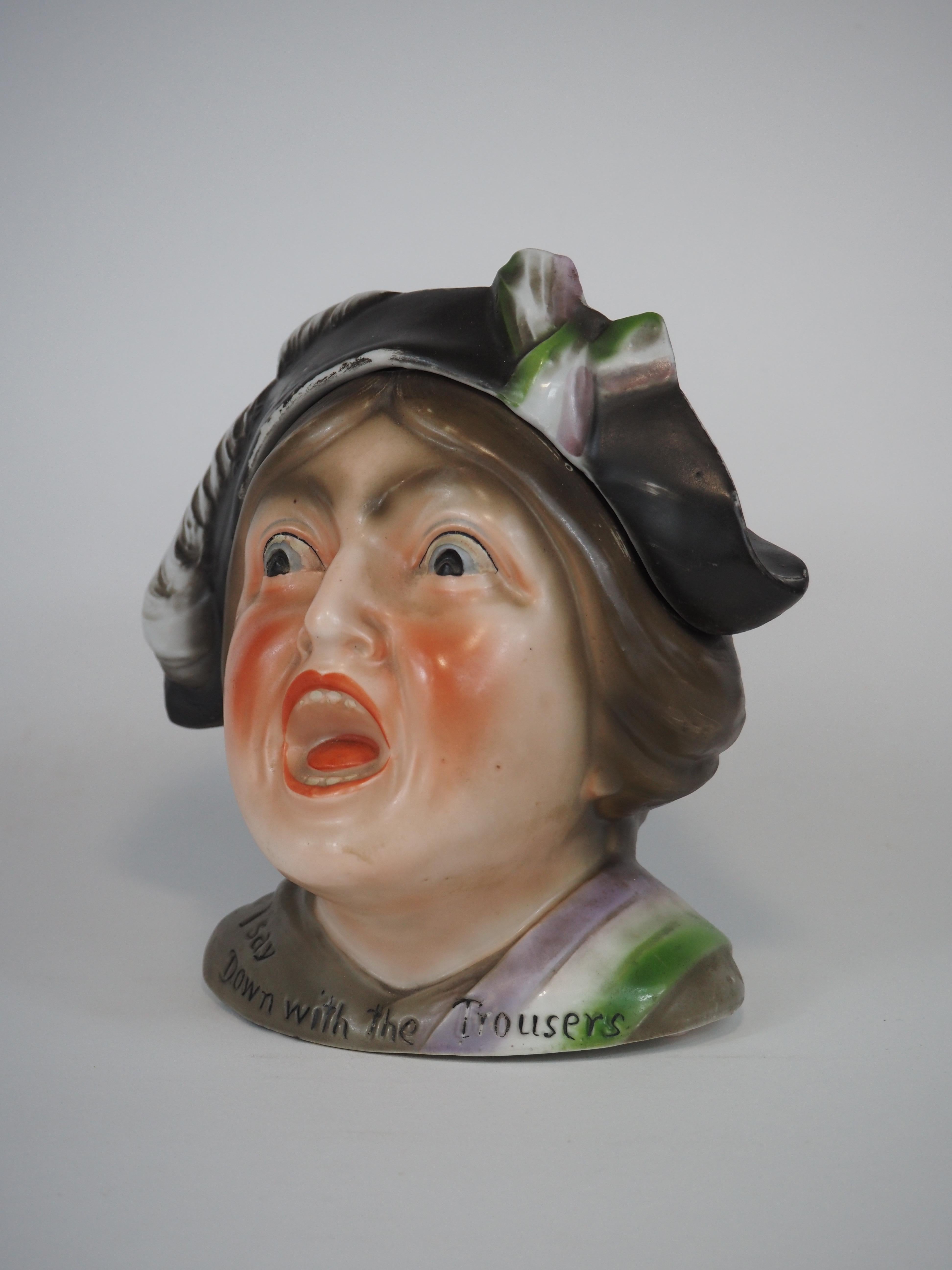 Pot à tabac/humidificateur en céramique en forme de suffragette criant, vers 1910 Bon état - En vente à Gorssel, GE