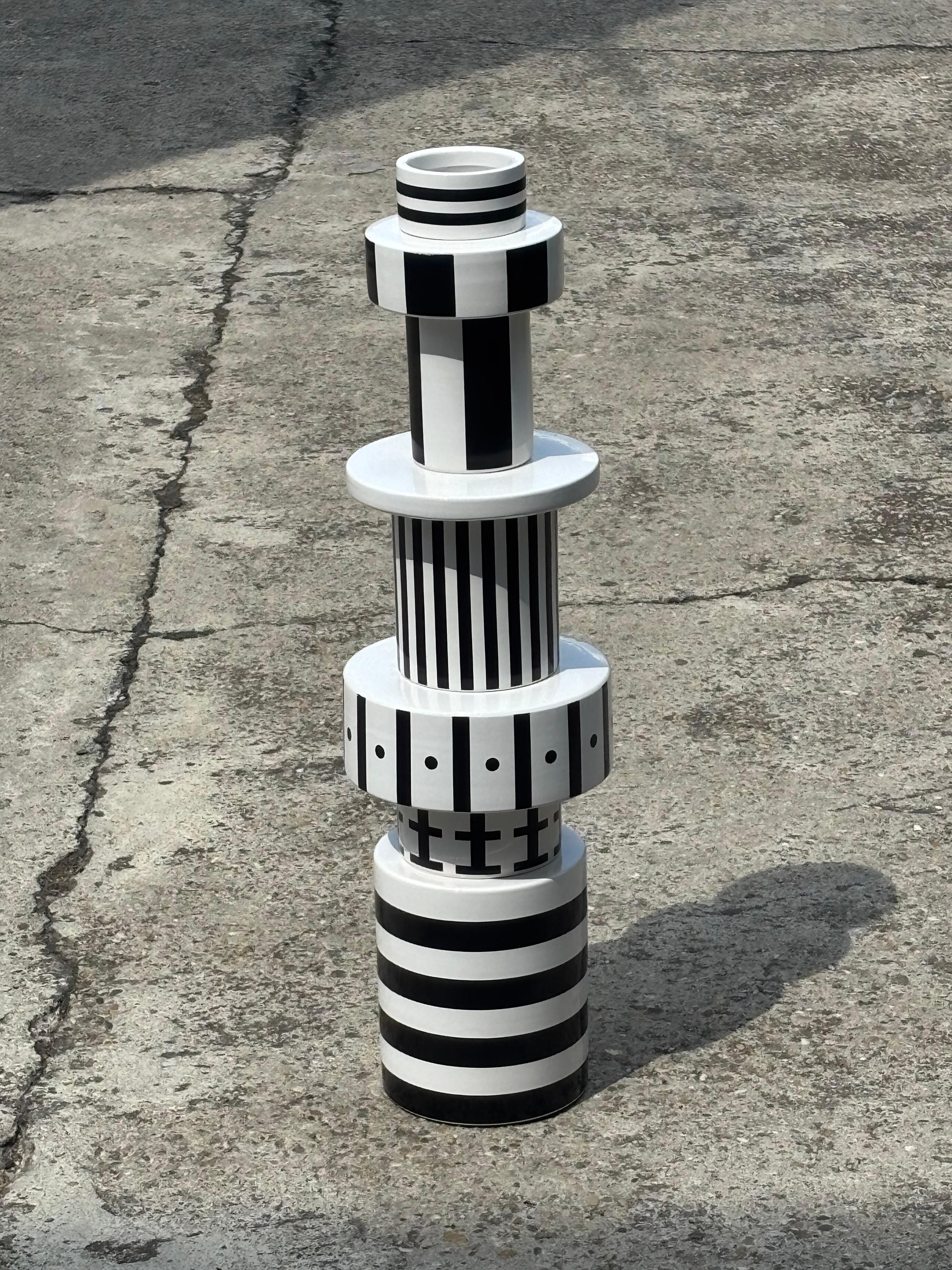 Totem in ceramica C.C. di Alessandro Guerriero per Superego Editions in vendita 1